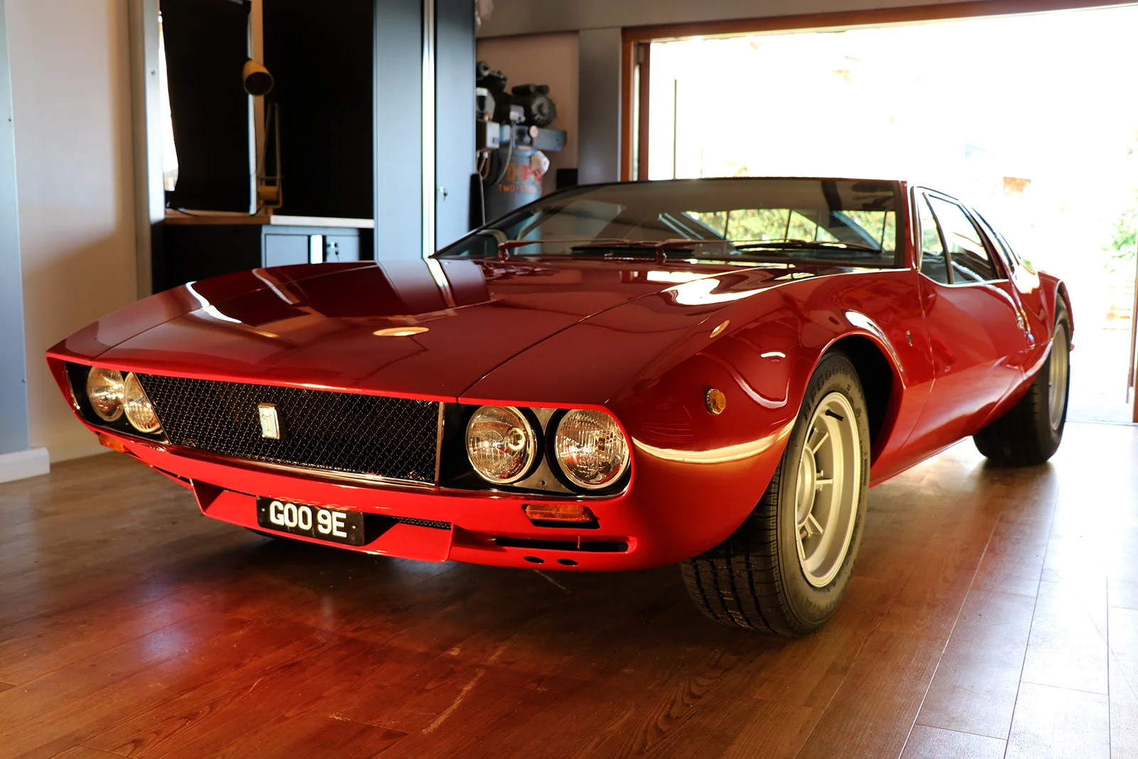 Red De Tomaso Mangusta 3 web.jpg