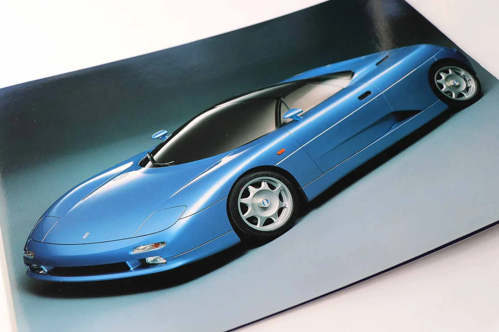 De Tomaso Bigua Brochure front web.jpg