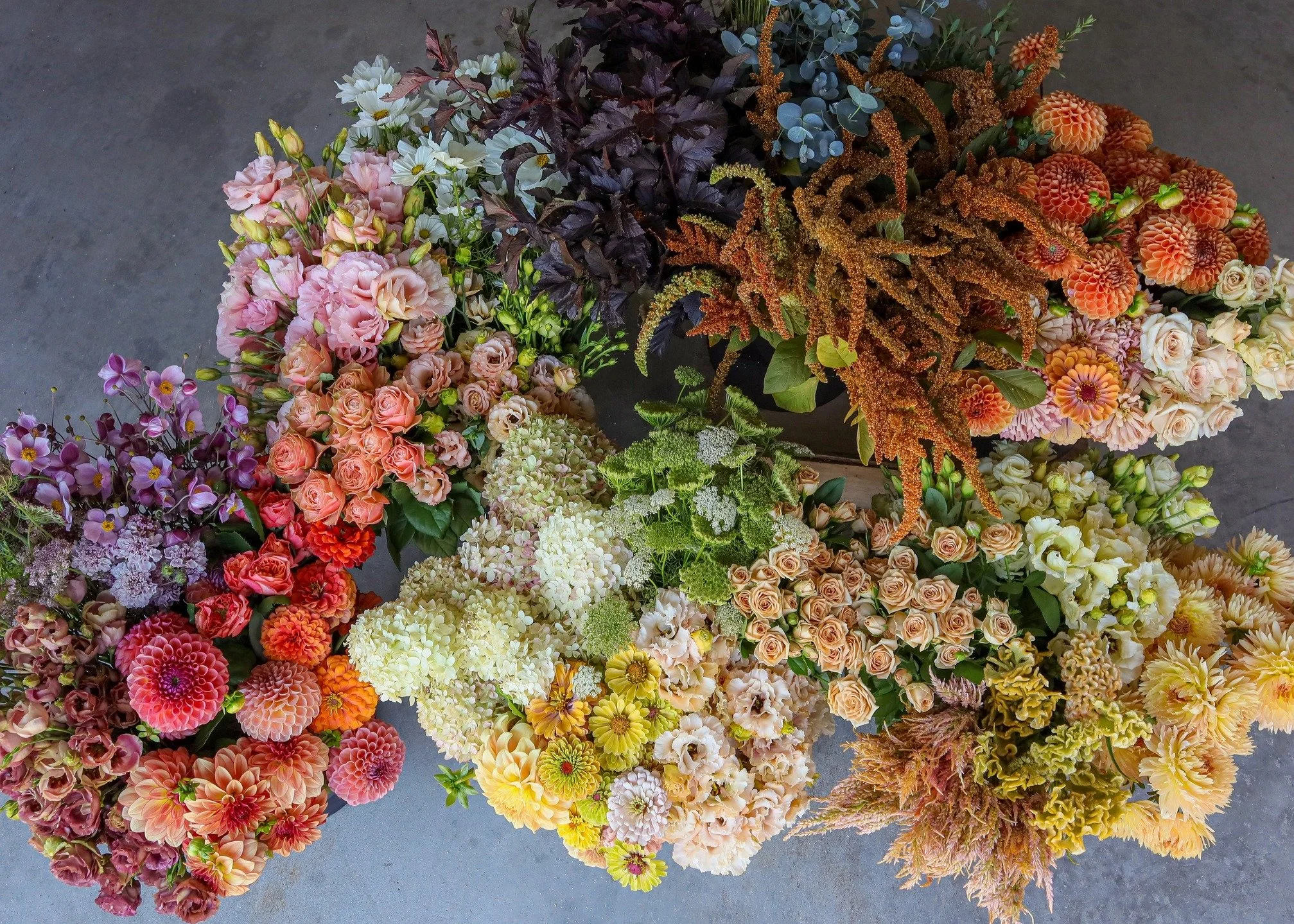 With special thanks to R, for being the sweetest, most chill, and completely trusting me to curate the flowers for her big day. And to my dear friend Charla from @sowshegrows_flowerfarm for her crazy beautiful dahlias and amaranth, and Kelly from @th