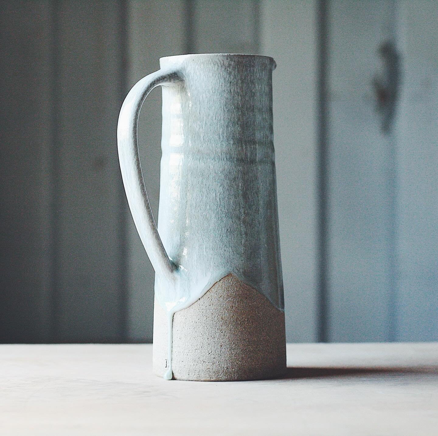 This glaze drip jug has just made its was to @cca_gallery for the winter 🙏🏻 it was a happy accident that came from some glaze layering, which is something that I almost never do&hellip; definitely some more experimenting on the horizon.