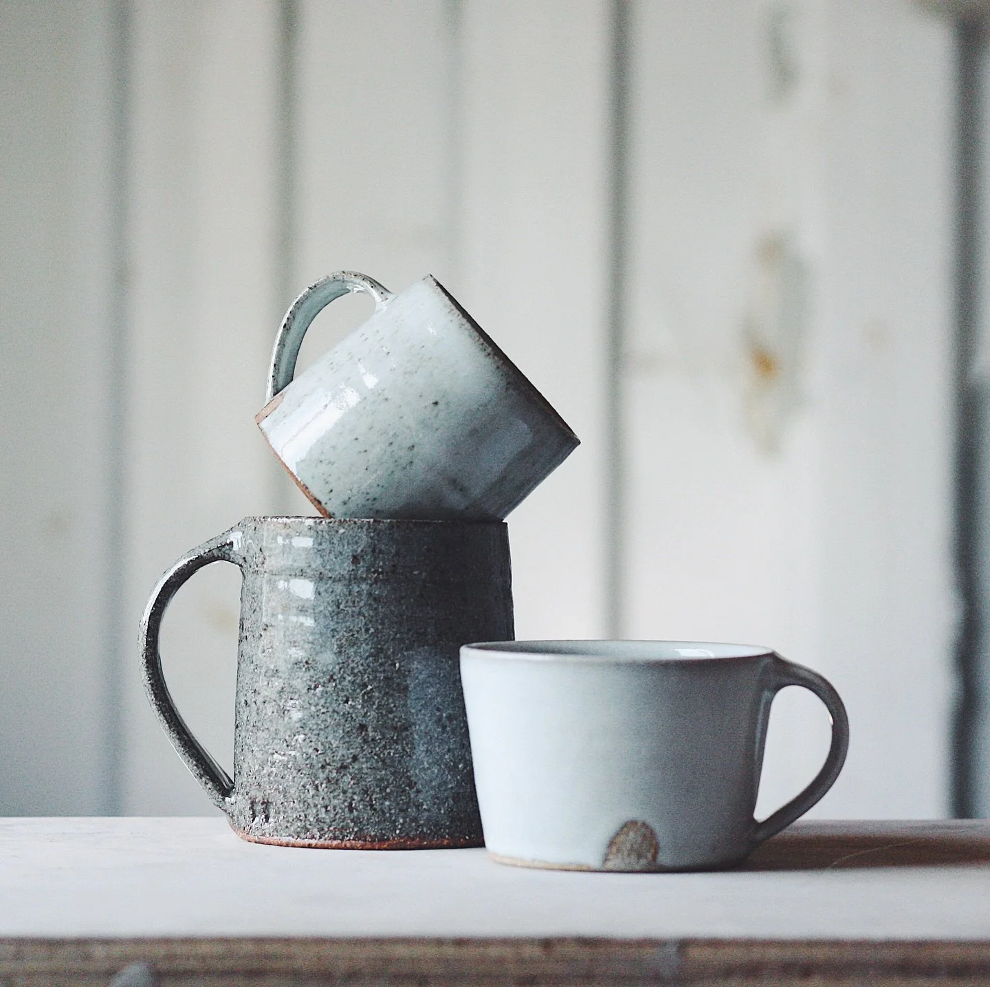 Happy new year everyone. It&rsquo;s been a minute, but I&rsquo;m plotting a an exciting return to the world of socials. Until then, I just wanted to share that I&rsquo;ve been featured as the cover artist of the 2026 @thelittlegalleryguide 🙏🏻 if yo