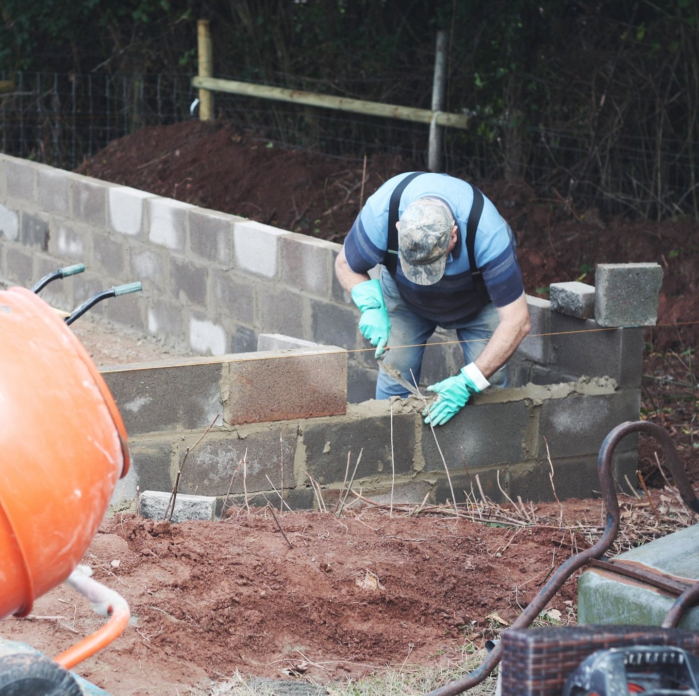 After my dad graduated fine art in Cardiff (circa 1970), he became a labourer and was affectionately known by his colleagues as Jones the Brick 🧱 he was very pleased to be back on the tools and laying these blocks at the age of 77. Good hustle, old 
