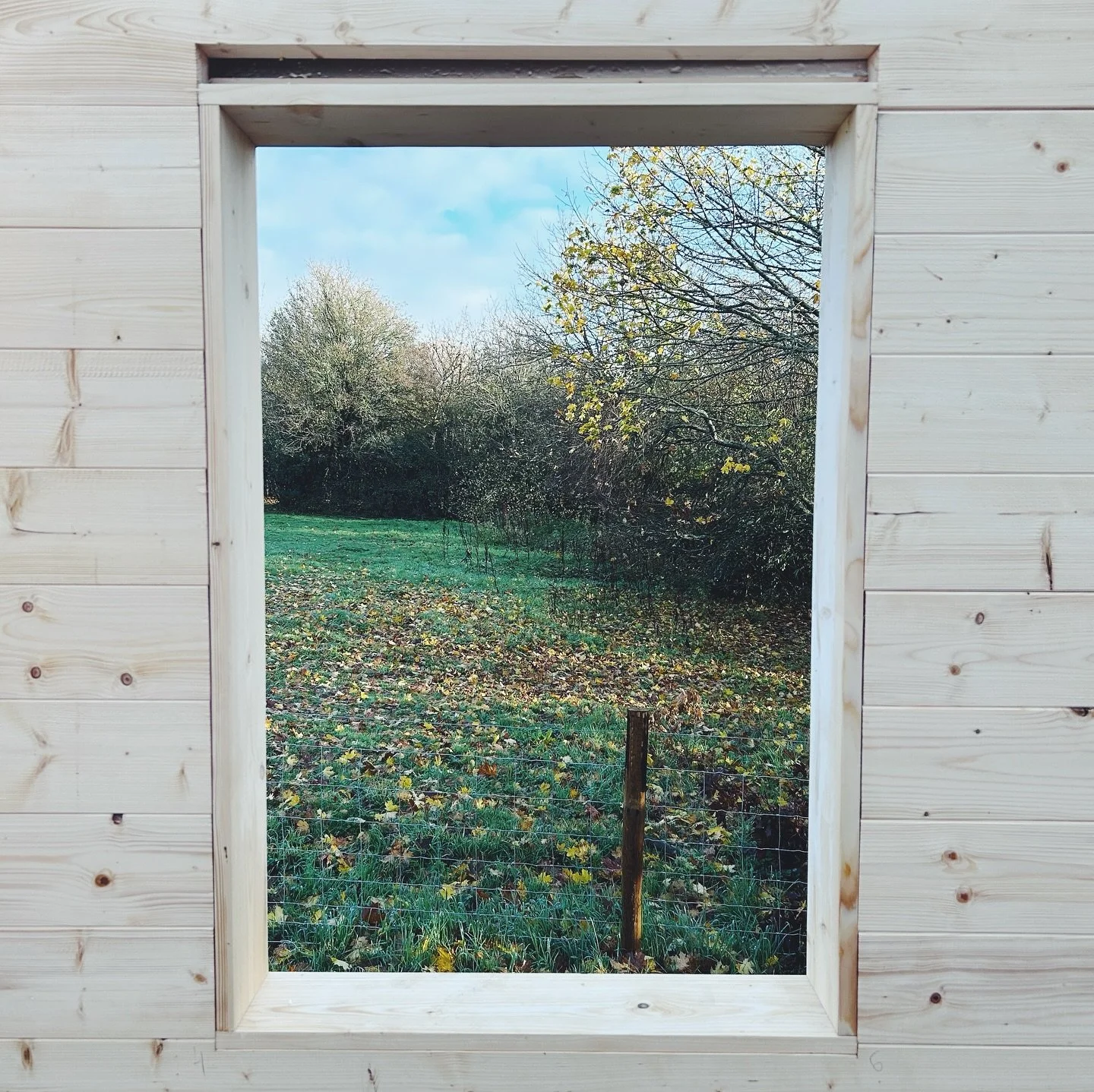 And then there was a cabin&hellip; if it isn&rsquo;t clear, all this happened in November and December, and this empty wooden building is now very much a fully functioning pottery 🙌🏻 I still haven&rsquo;t got used to working in it yet. All I&rsquo;