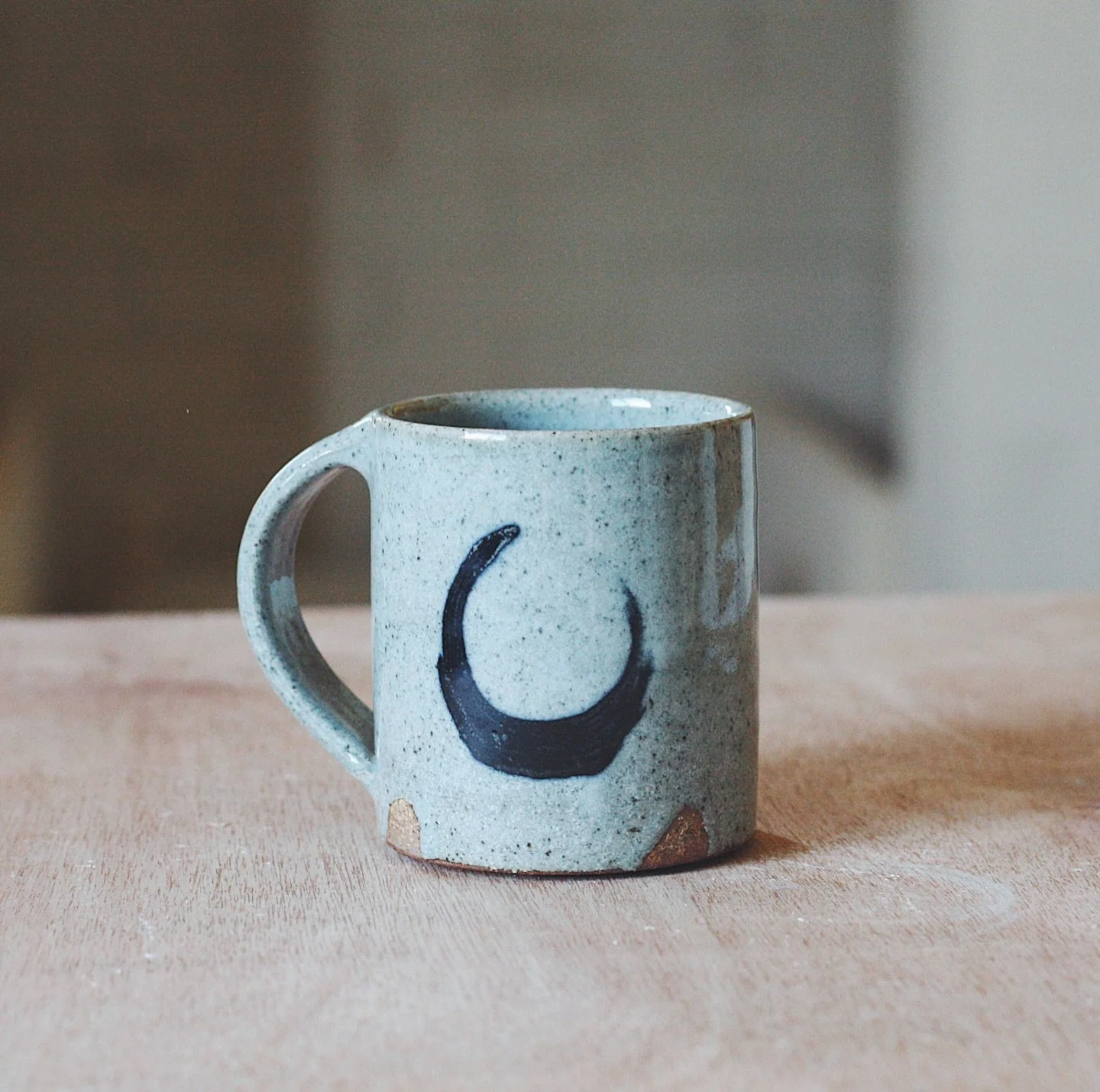 A new little coffee cup, featuring a rare but increasingly likely brush mark ➰ so many more pots to fire, and the throwing continues still, with shows and a summer online shop on the horizon. As ever, sign up to my mailing list to be the first to kno