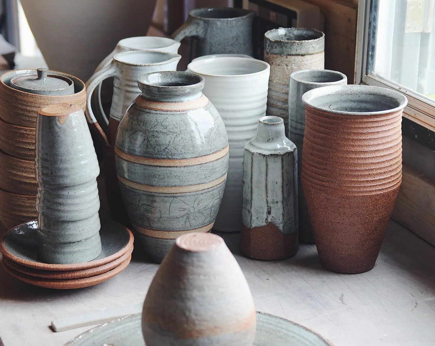 Lots of pots building up on the studio shelves and workbenches. Lots of decisions to be made. Ironically all I can think about amidst the army of new pieces is the test tiles waiting to be unpacked from the kiln tomorrow. Cross your fingers for me 🤞