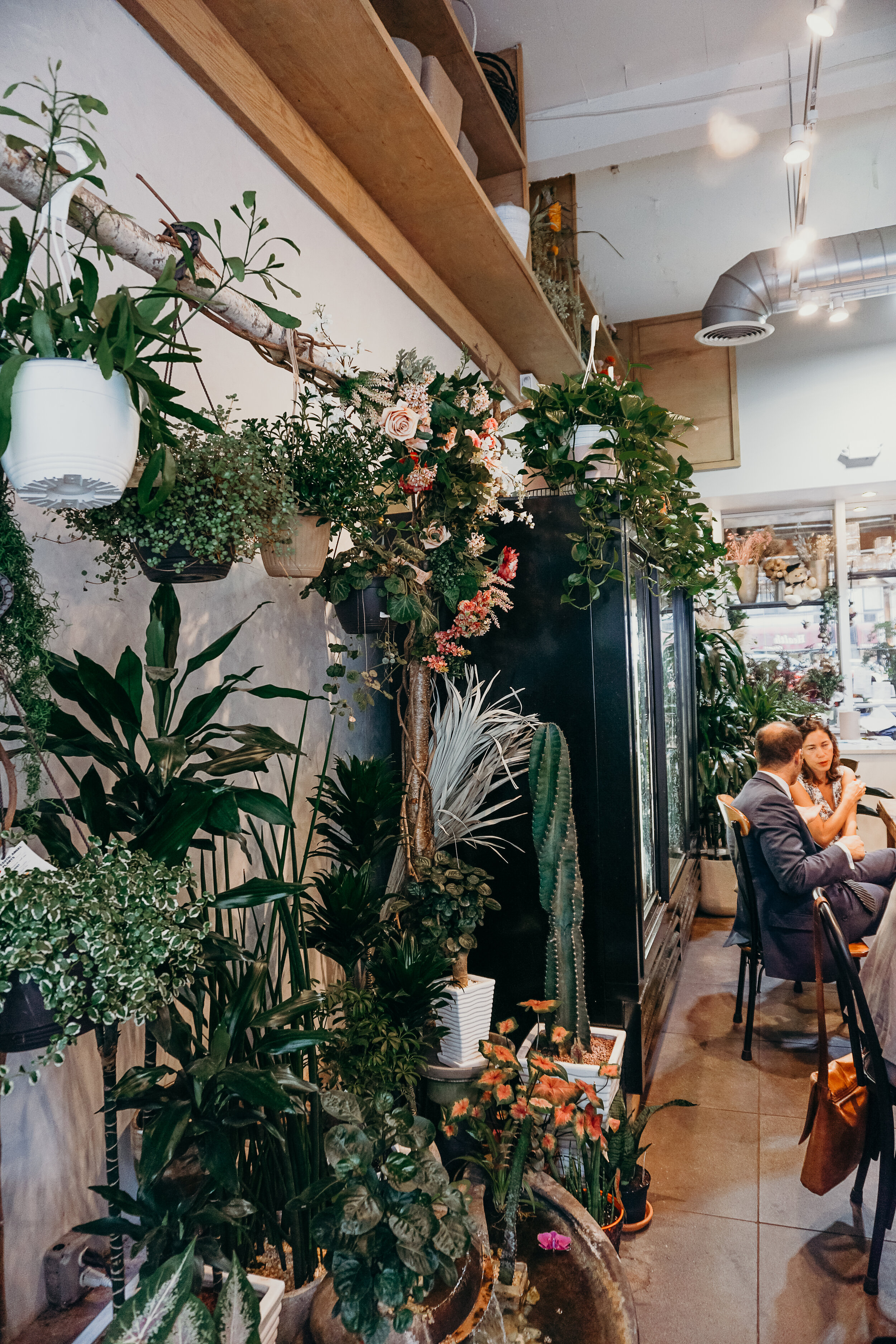 The cutest flower and coffee shop in Manhattan 