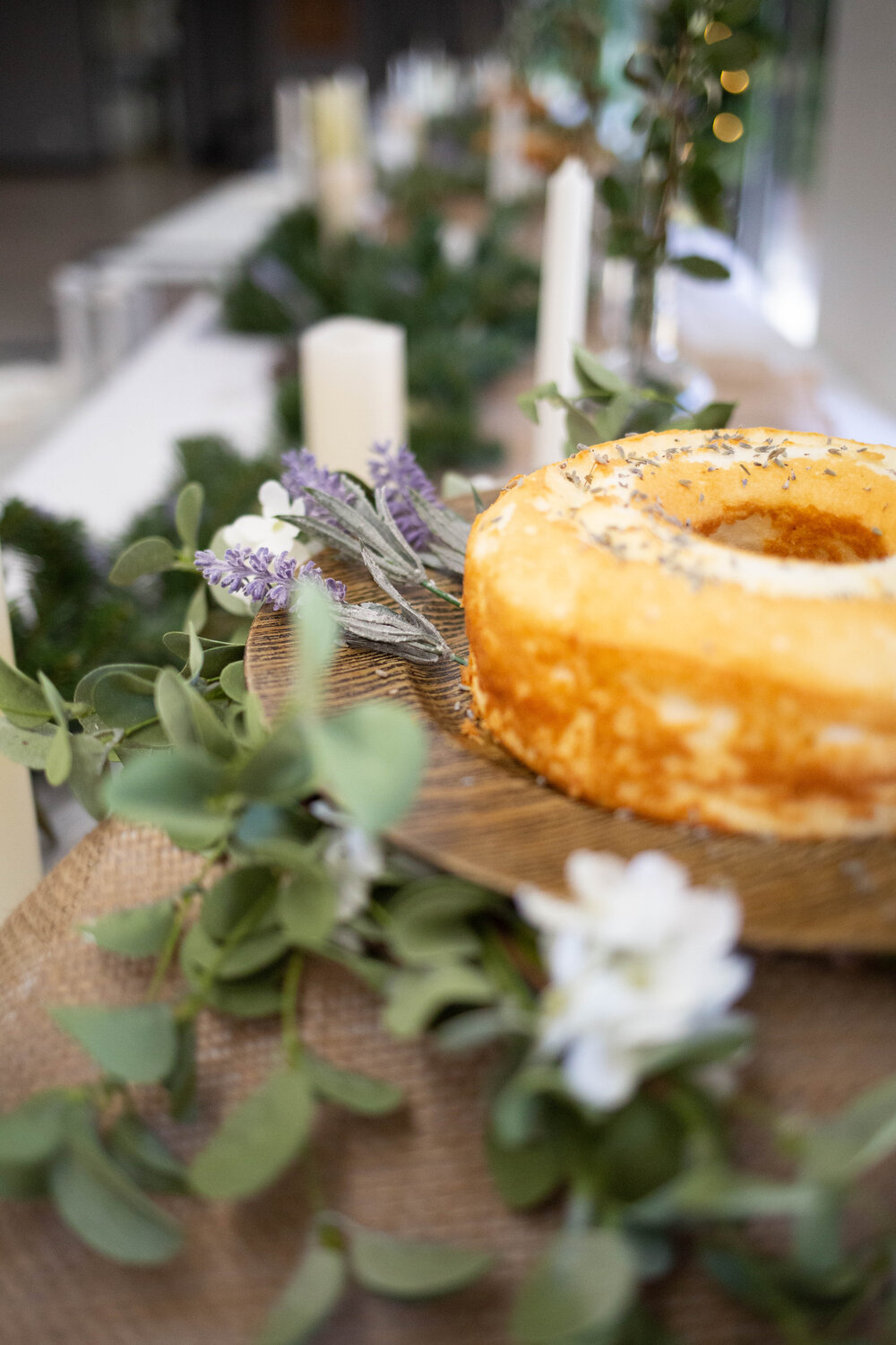 Simple lavender details for wedding cakes 