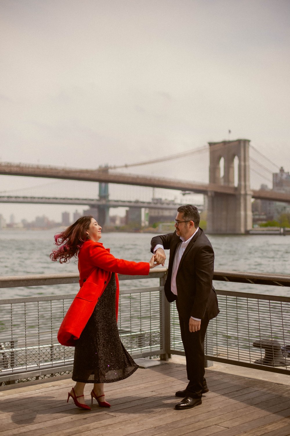 Brooklyn Bridge Romantic Couple Photo