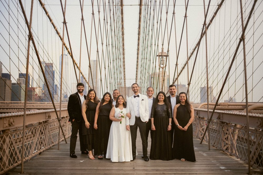 Family photo poses on the brooklyn bridge