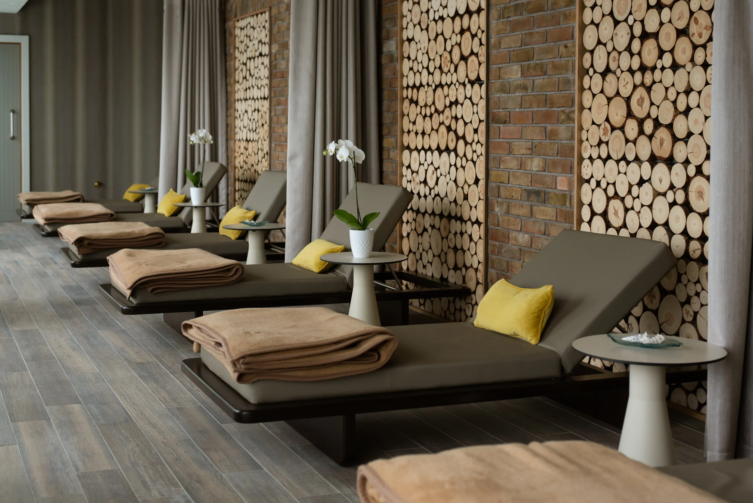 Osprey Spa Light Relaxation Room Beds.jpg