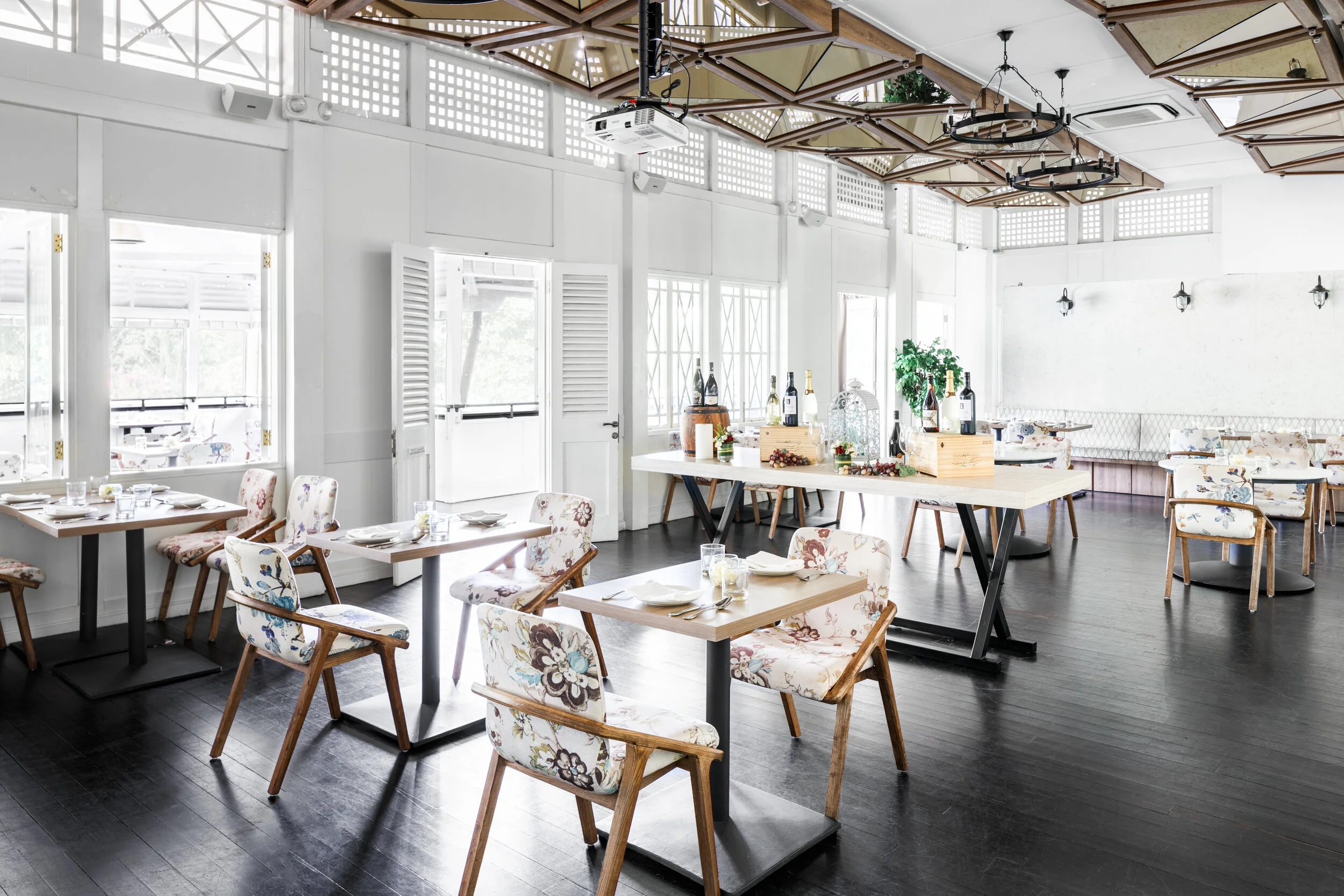 The Summerhouse - Indoor 1.jpg