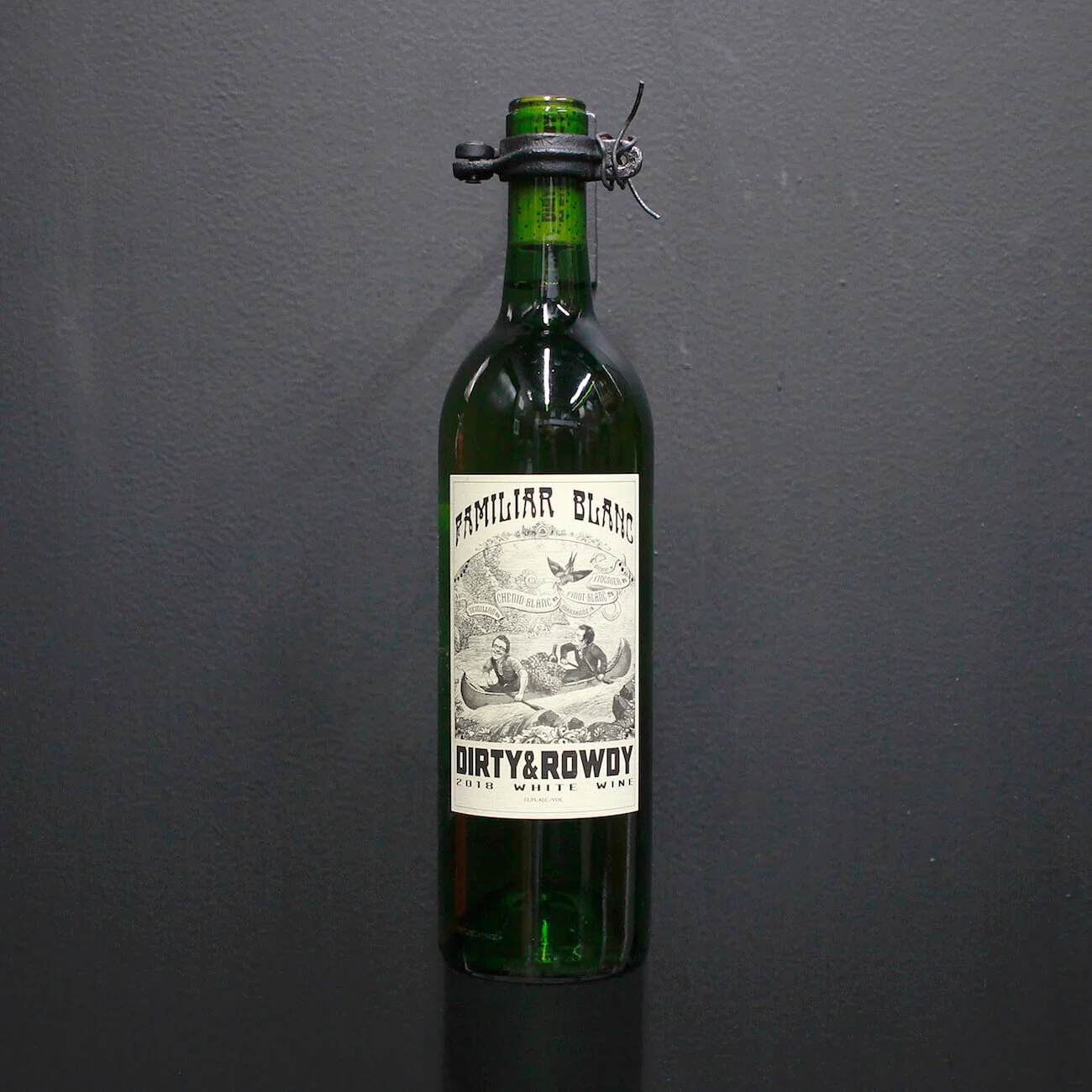 Dirty and Rowdy Familiar Blanc