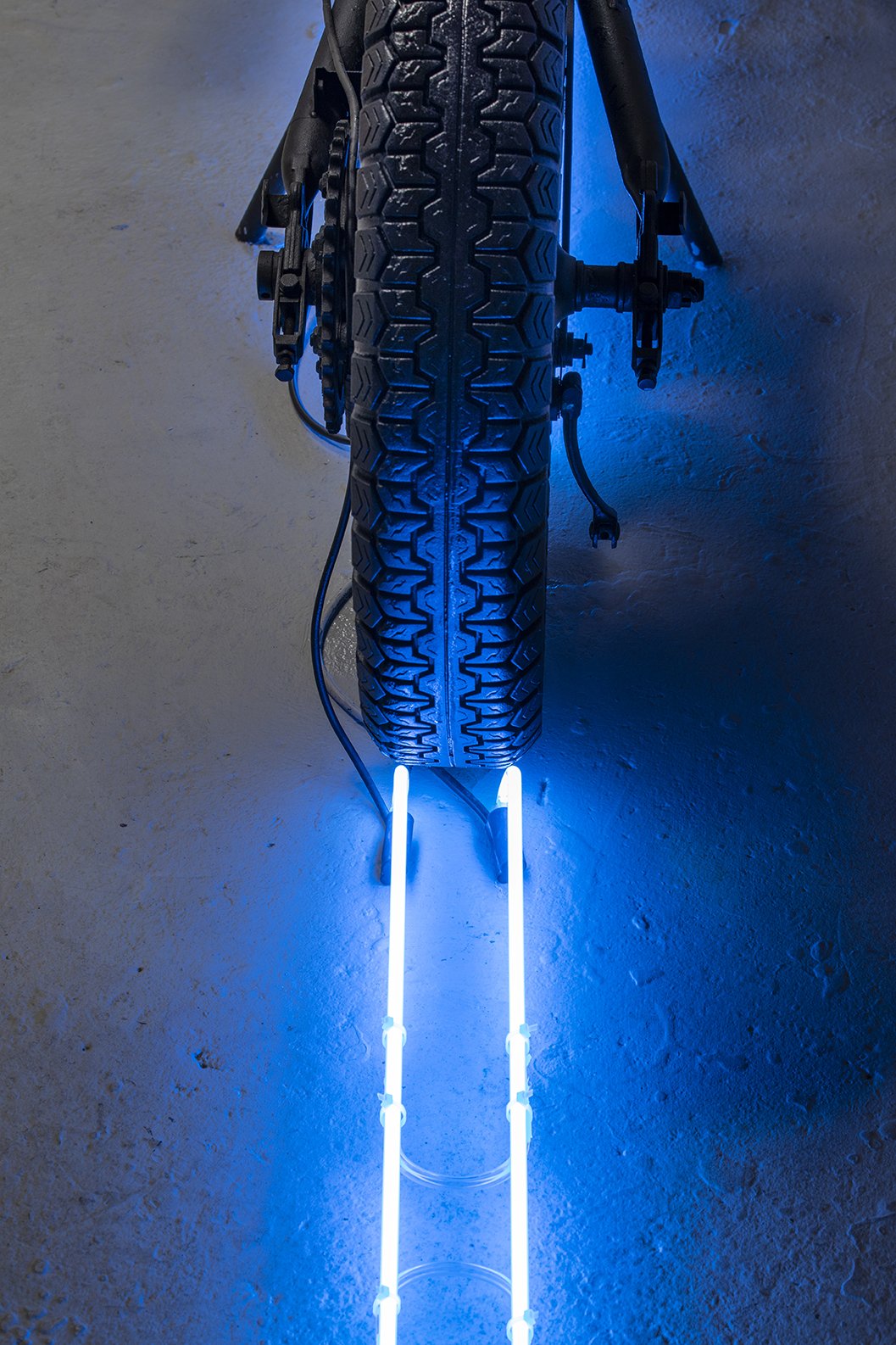  Marsha Pels,  Dead Cowboy  (detail), 2007-2008. Cast epoxy resin, cast rubber, deconstructed motorcycle, steel, neon lights, argon- mercury text on wall. 48 x 120.5 x 36 inches. 