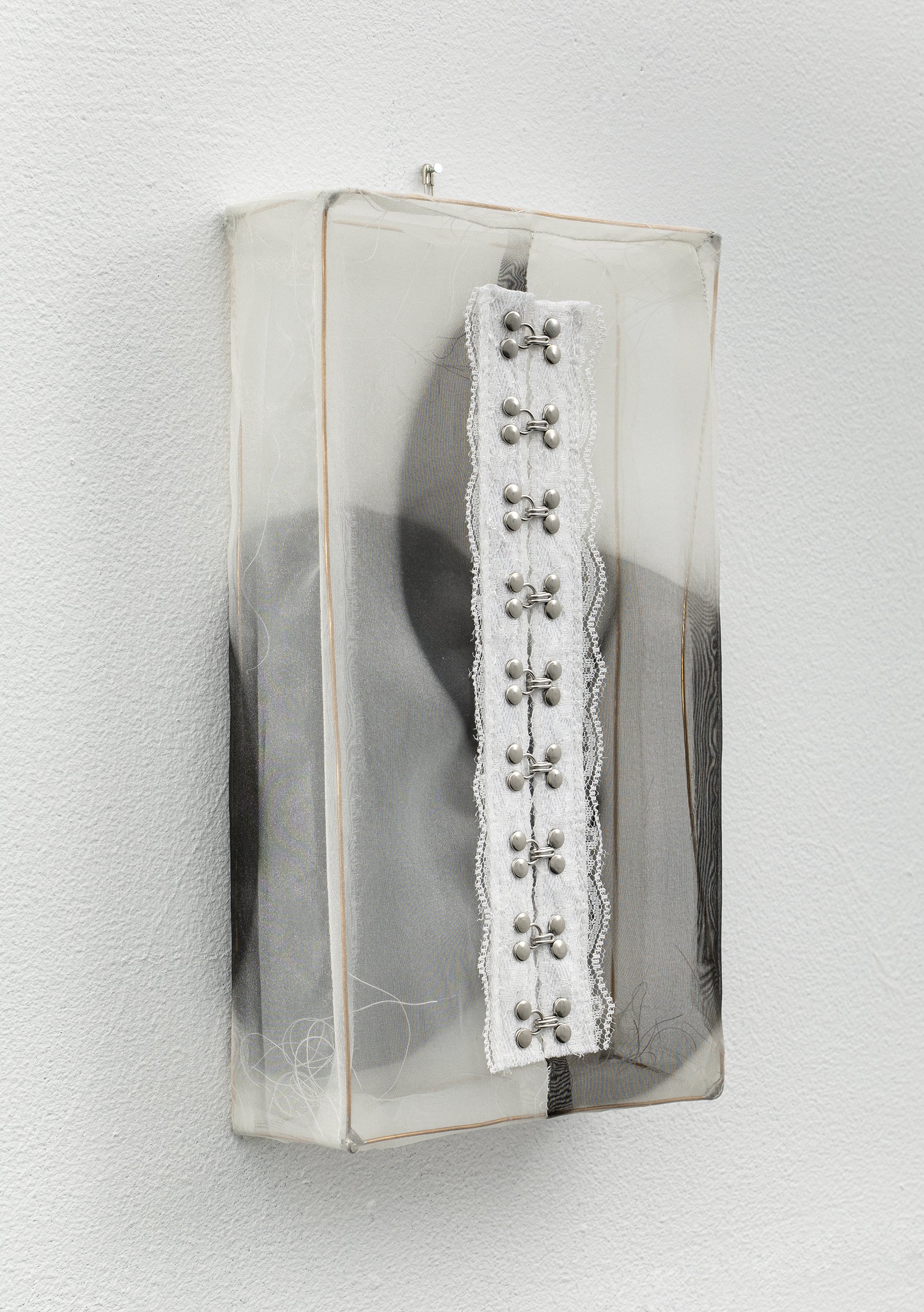  Covey Gong, Untitled, 2022. Acrylic, polyester, cotton, bronze, tin. 11 x 6 x 2.25 inches. 