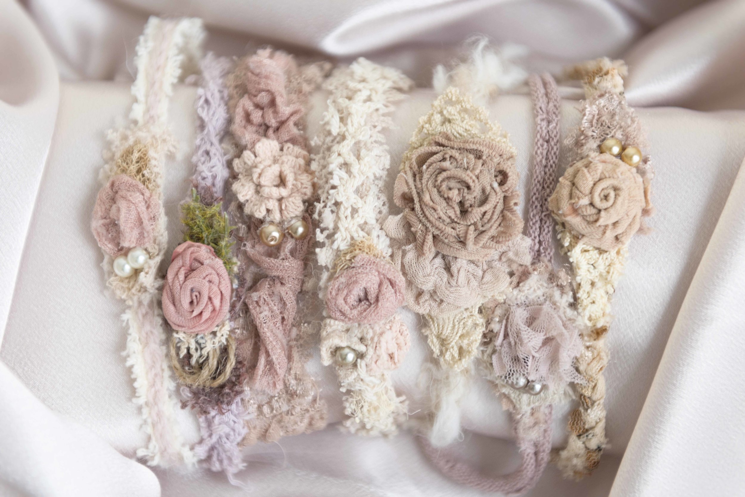  Our selection of headbands for newborn baby girls are the right touch of natural and feminine.&nbsp; 