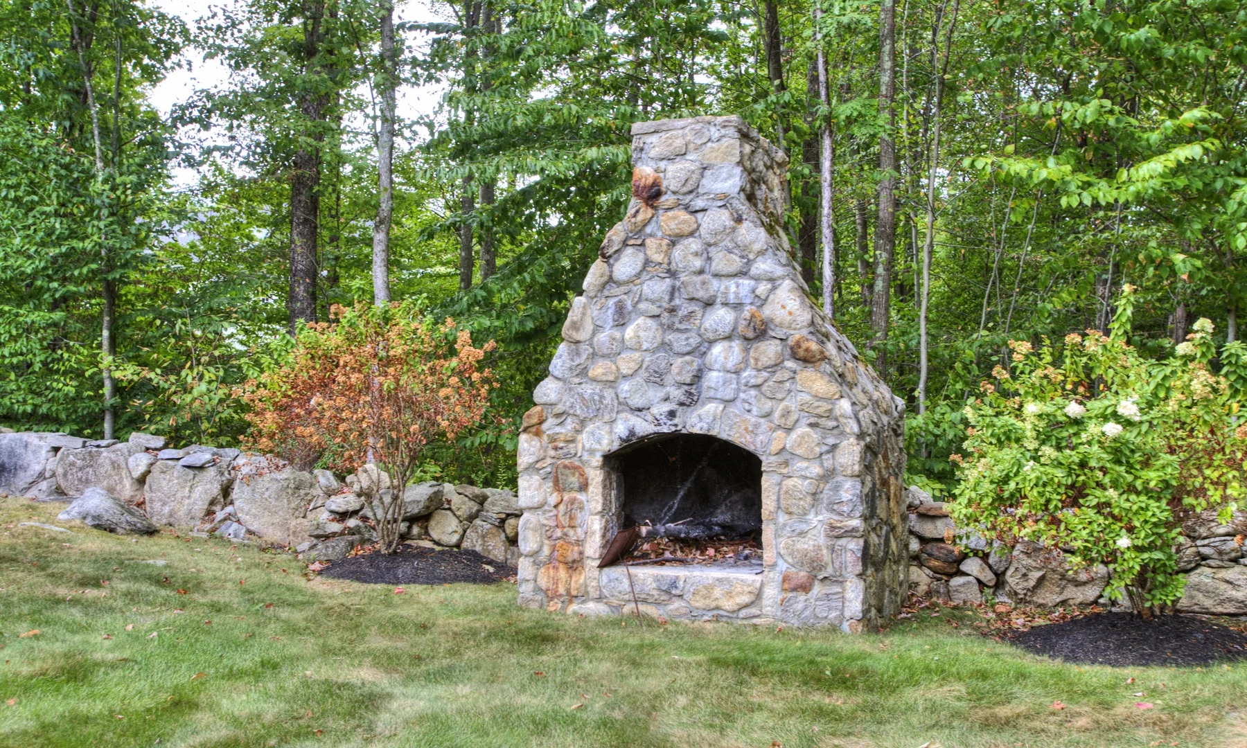 outdoor fireplace.jpg