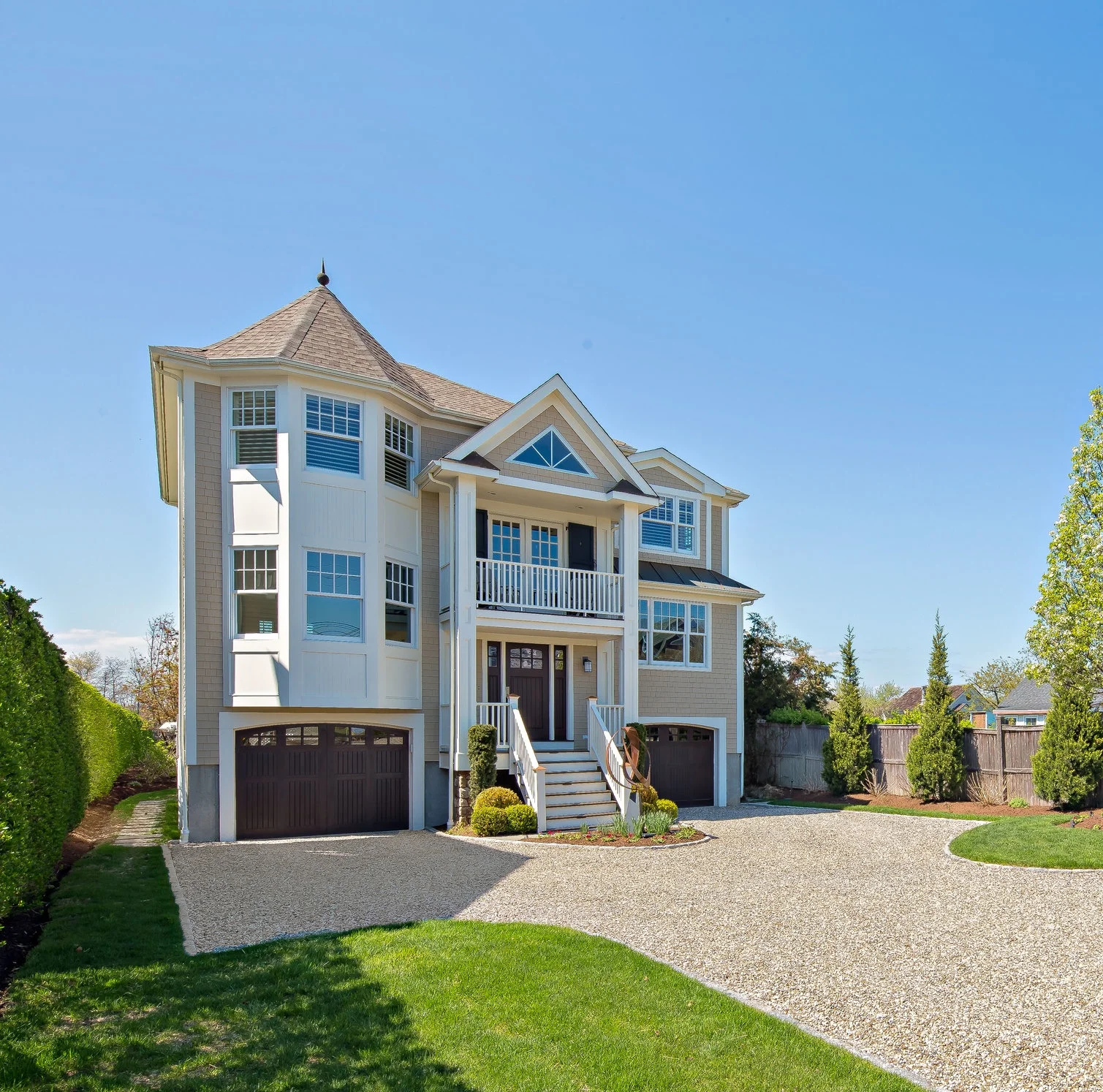 1460 Fairfield Beach Road, Fairfield