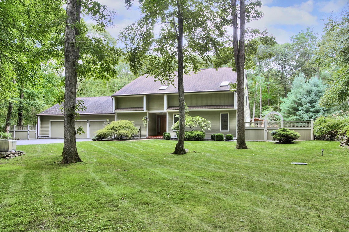 12 Brier Brook, Weston