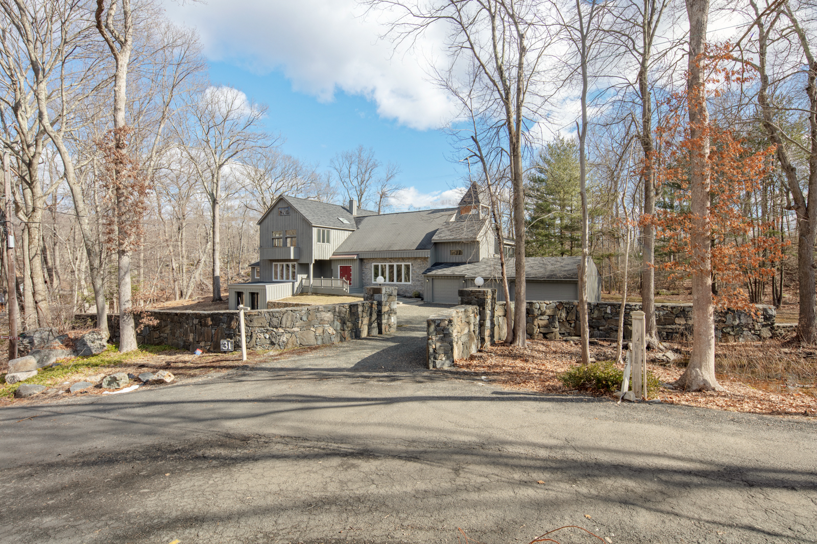 31 Rogues Ridge, Weston