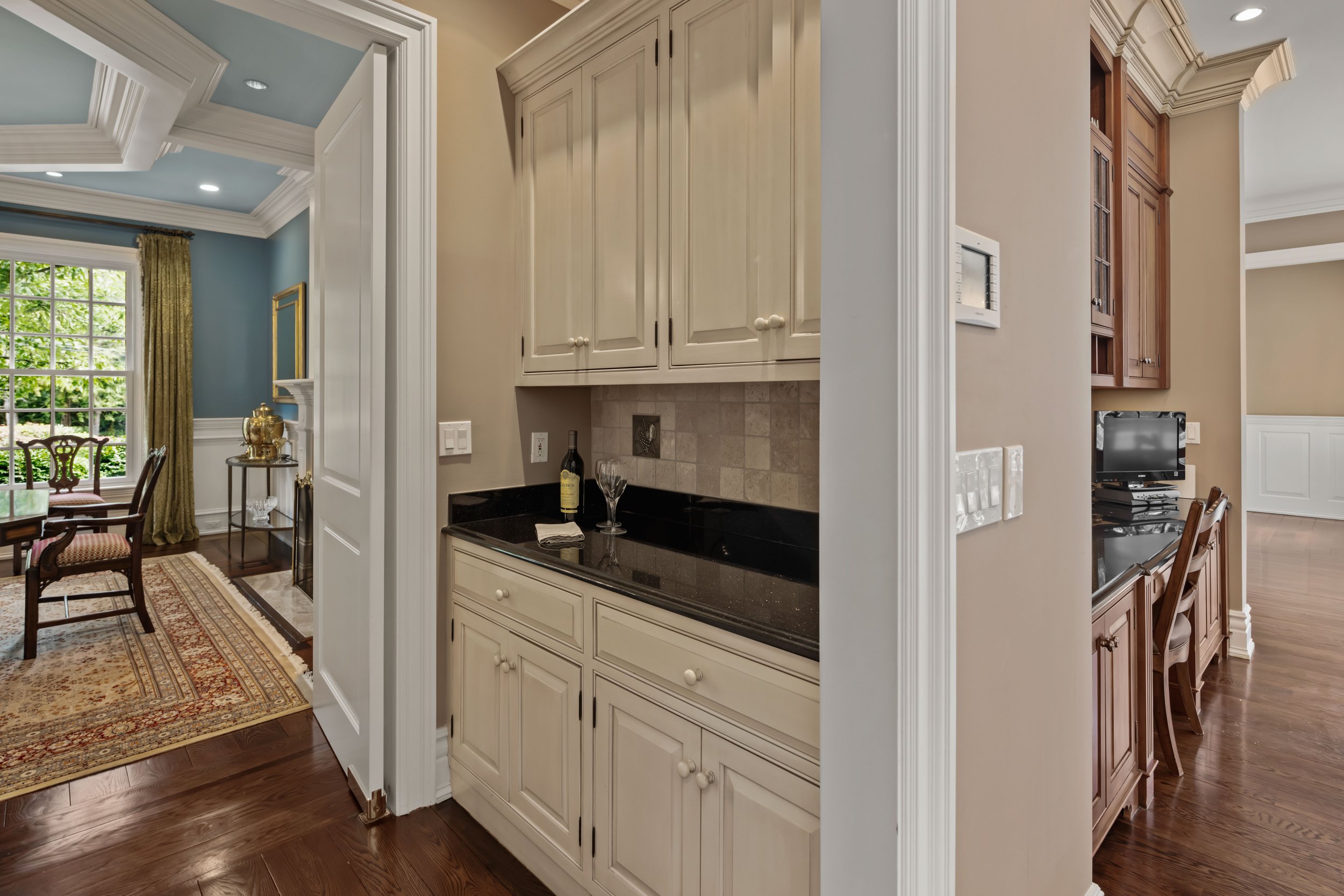 Butlers pantry of 5 Boxwood Ln, Westport, CT 06880-126.jpg