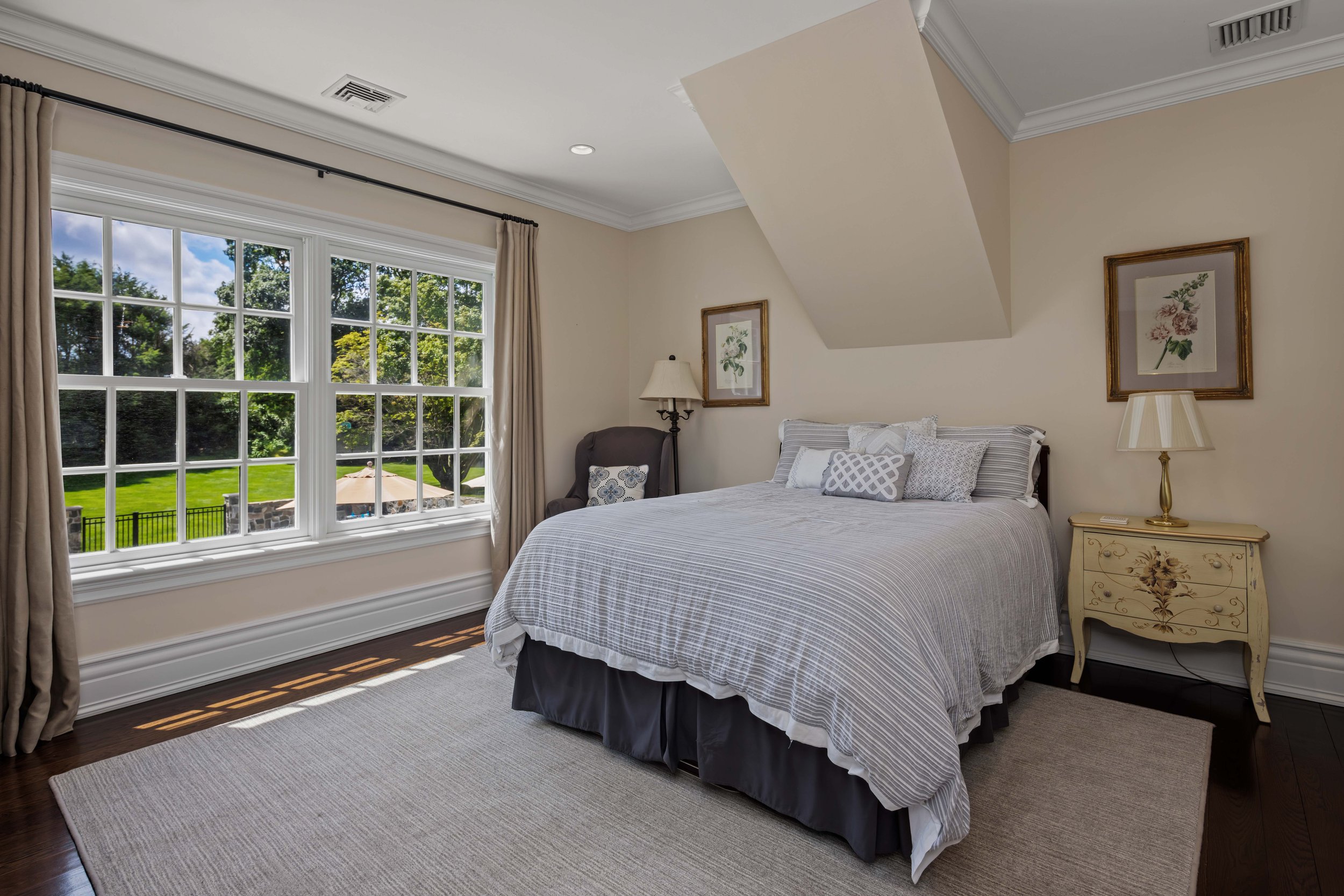 Bedroom of 5 Boxwood Ln, Westport, CT 06880-142.jpg