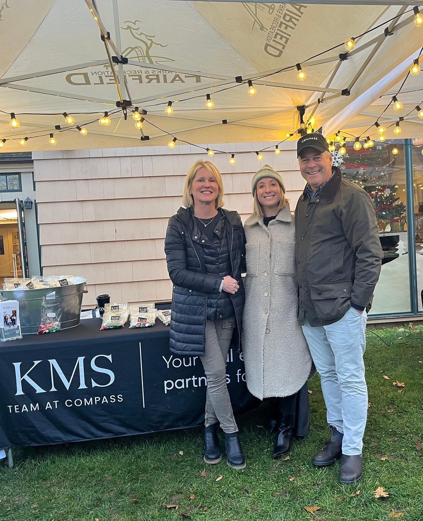 Scenes from Fairfield&rsquo;s Annual Tree Lighting &amp; Winter Whimsy 🎄❄️ @fairfield_recreation⁠
⁠
This was the first year the KMS Team has proudly sponsored this cornerstone holiday event in the CT Community! ✨⁠
⁠
The KMS Team ❤️&rsquo;s spreading