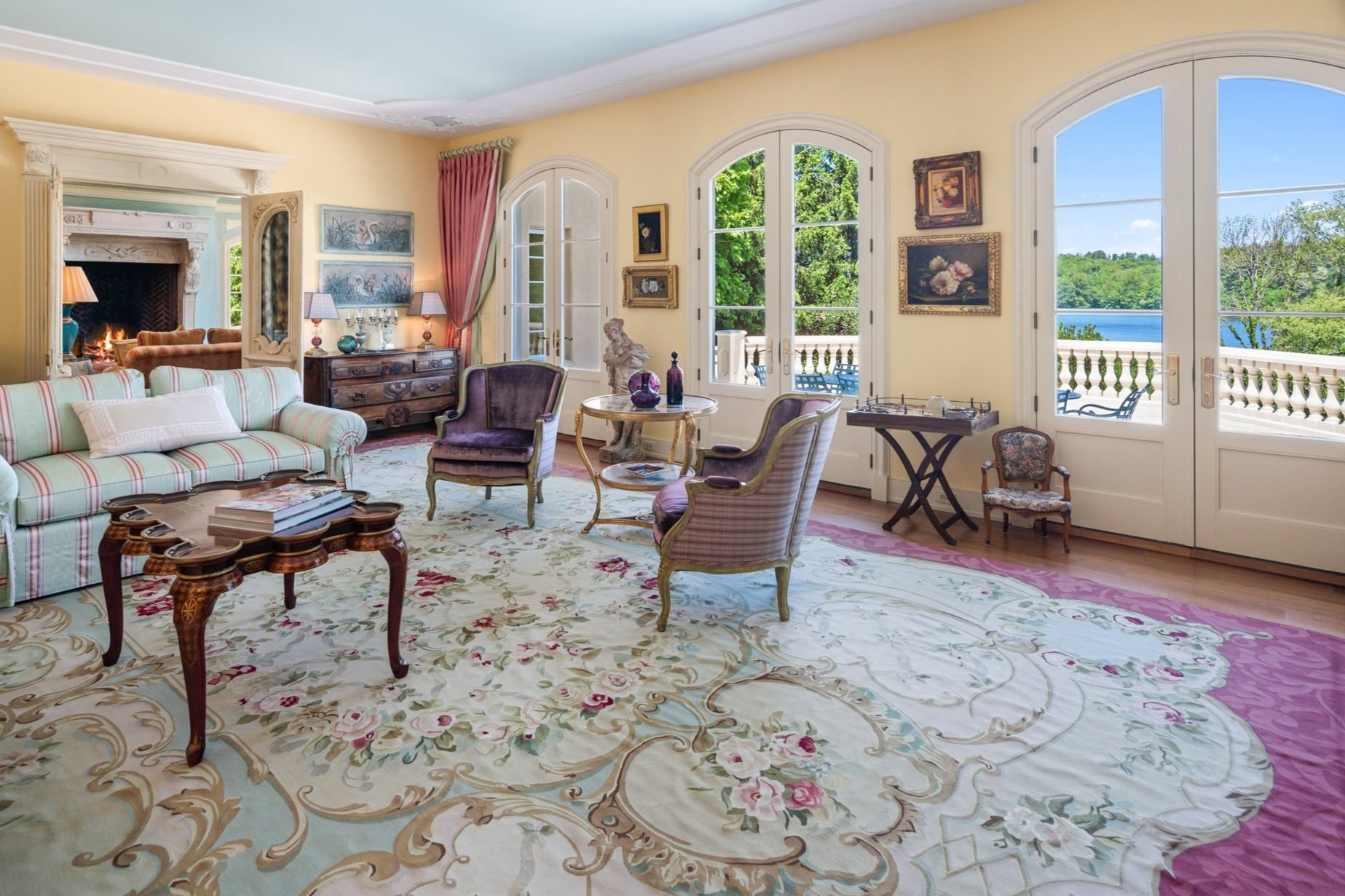 Living room of 100 Nod Hill in Wilton, CT_DSC08871.jpg