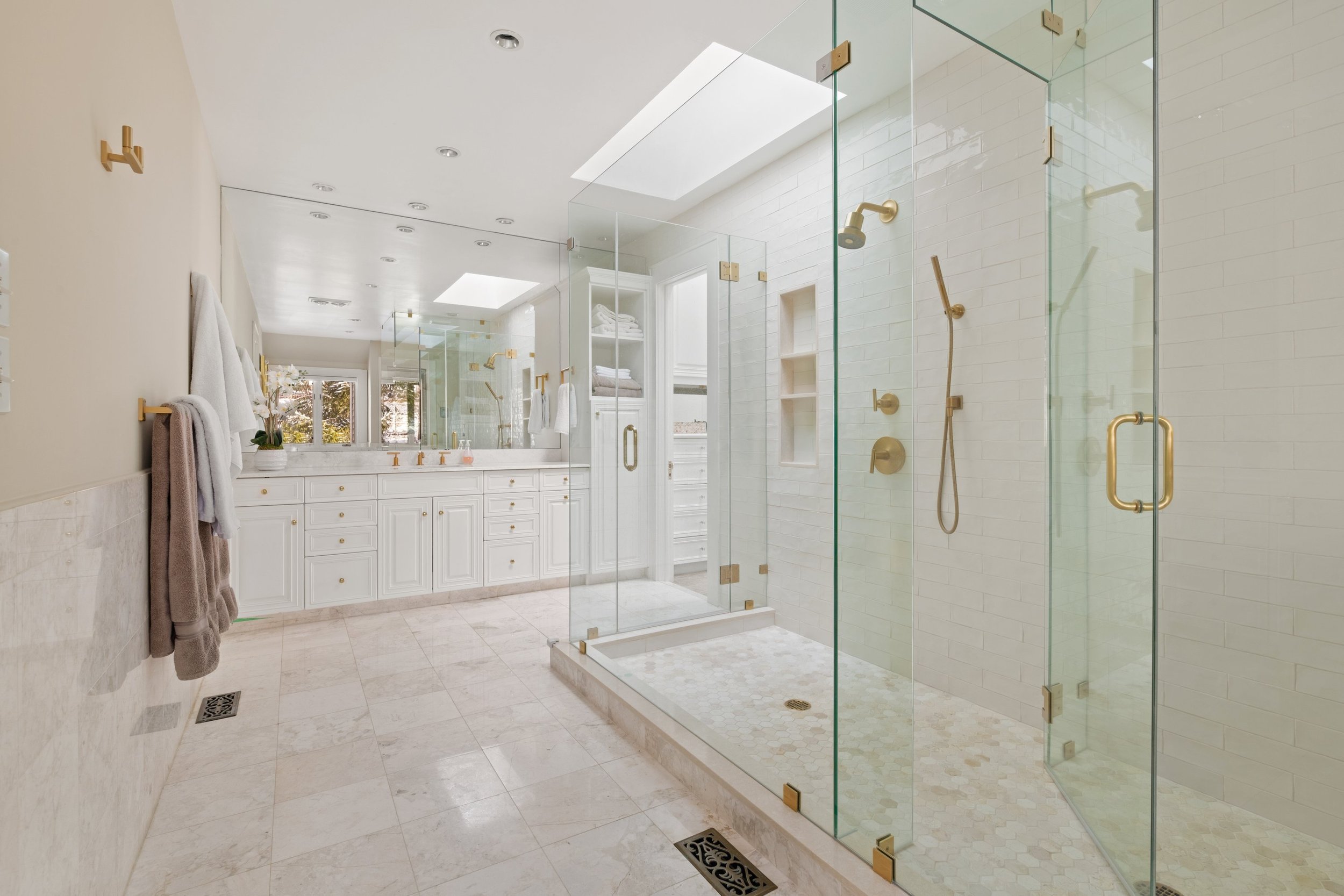 15-Arrowhead-Way-Weston-CT_053_Main-floor-primary-bath.jpg
