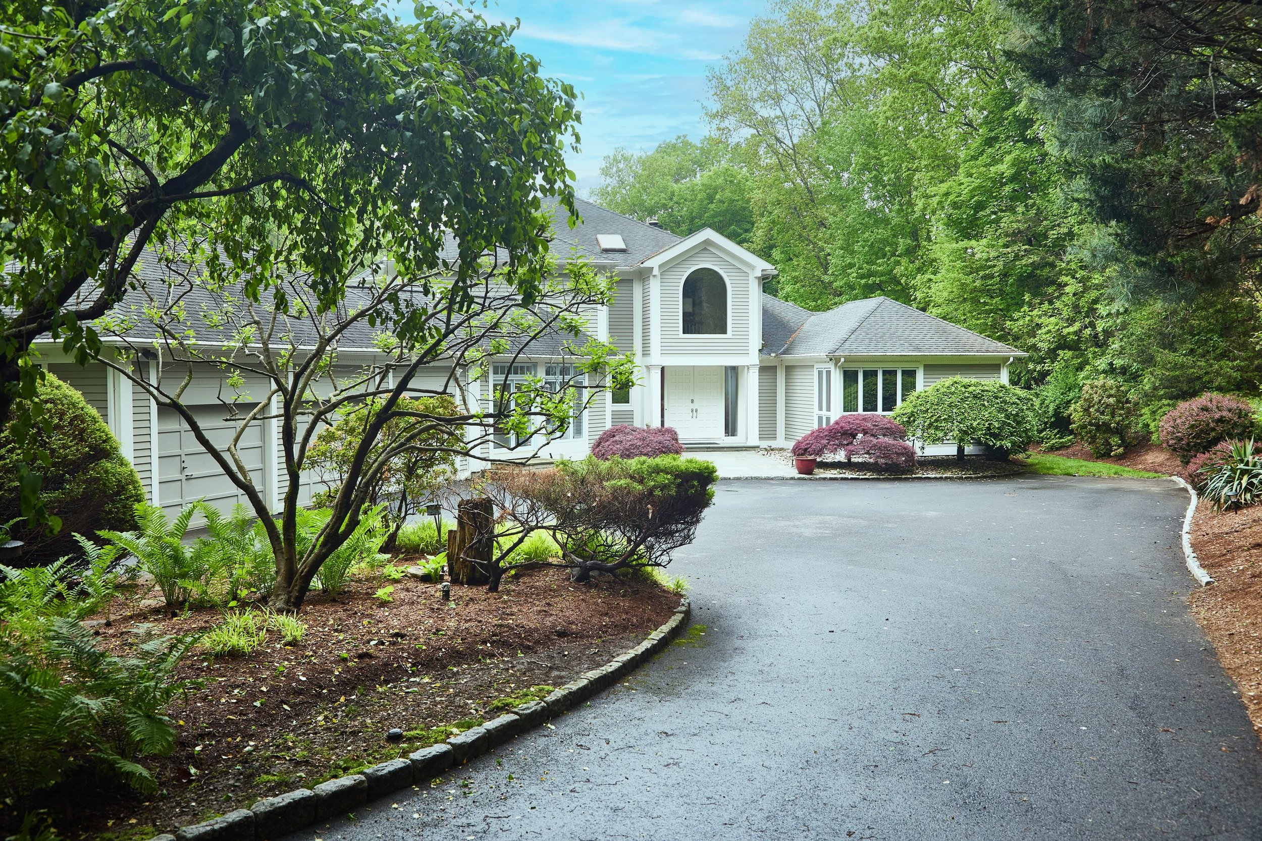 Front-of-home_15-arrowhead-way-weston-ct_0004.jpg