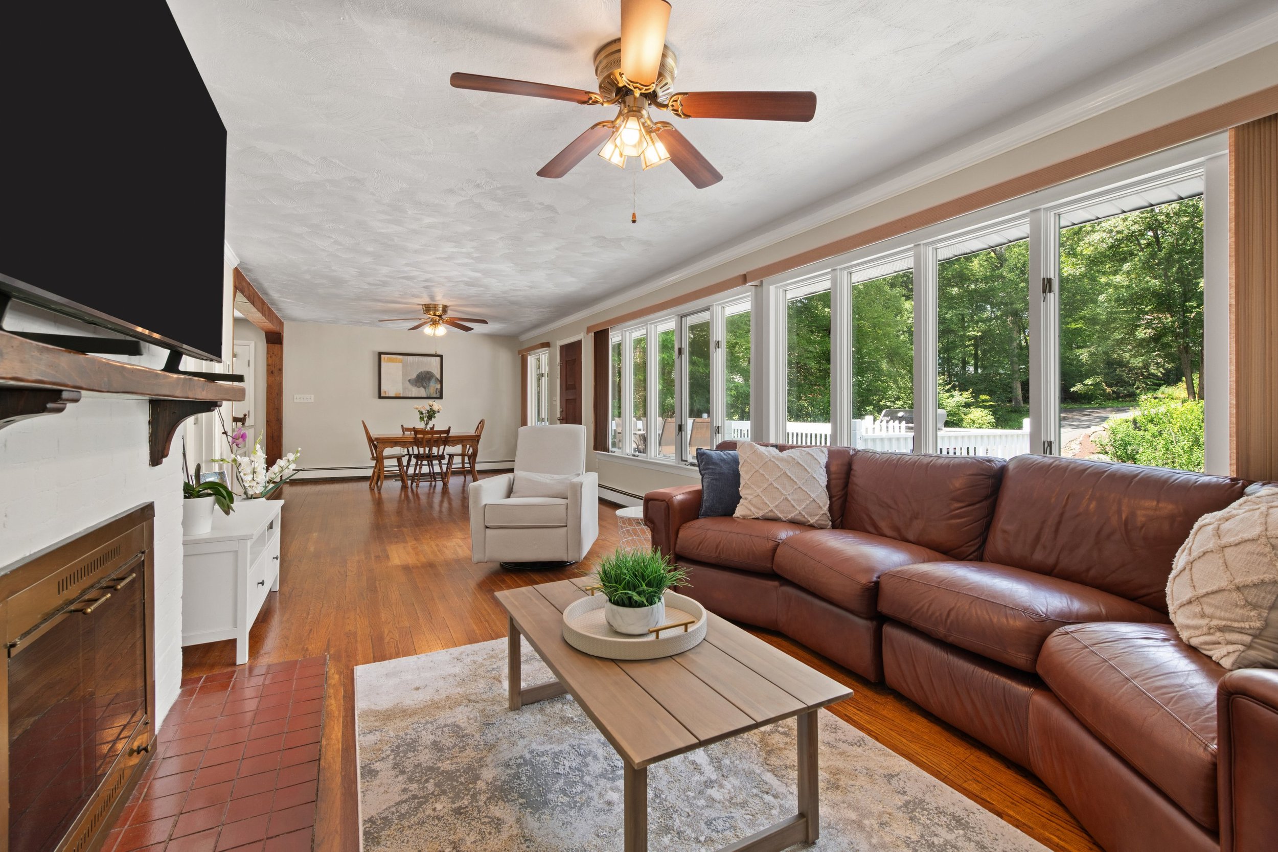 Living-spaces_016-84-Kanungum-Trail-Shelton-CT.jpg
