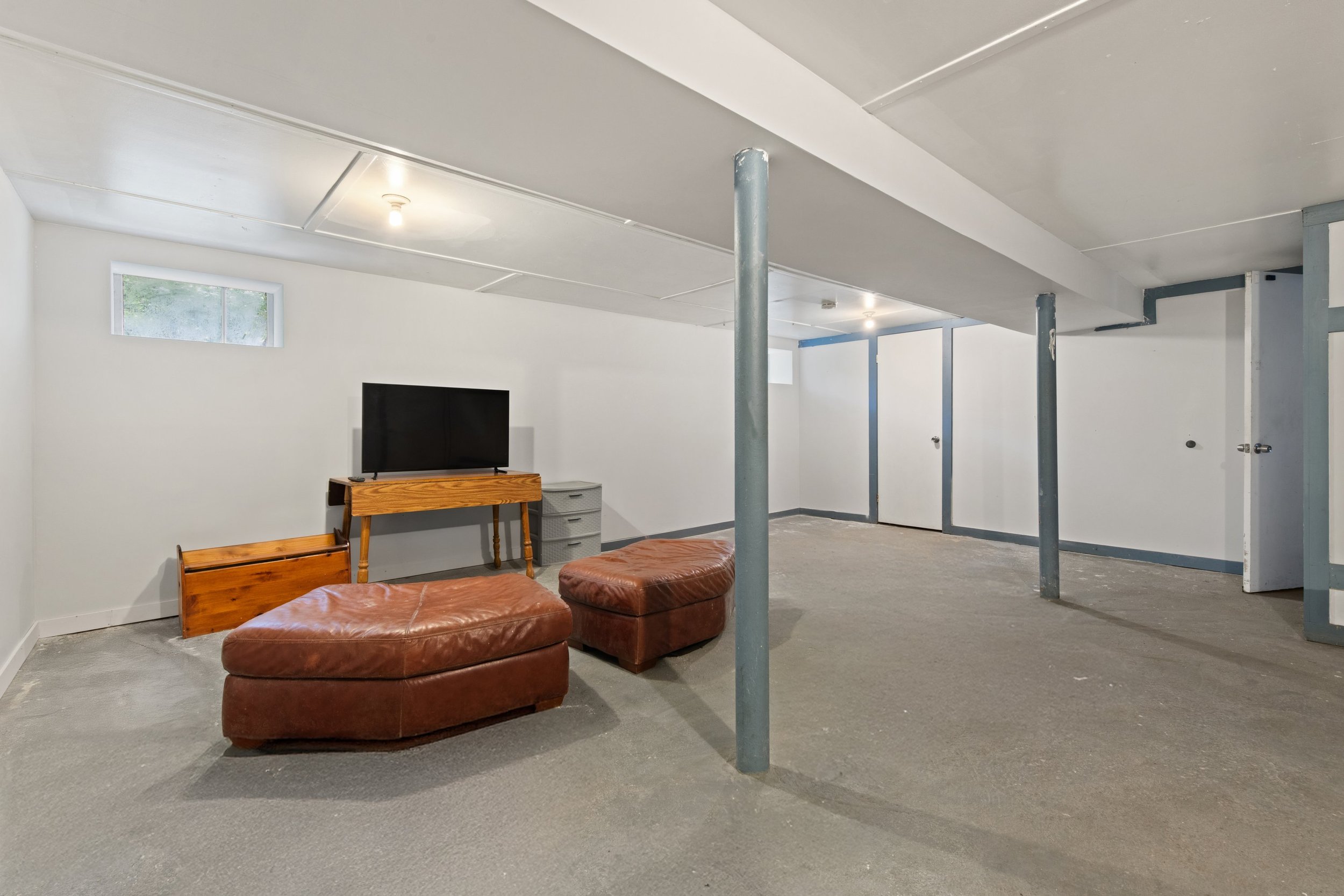 Lower-level-recreation-space_037-84-Kanungum-Trail-Shelton-CT.jpg
