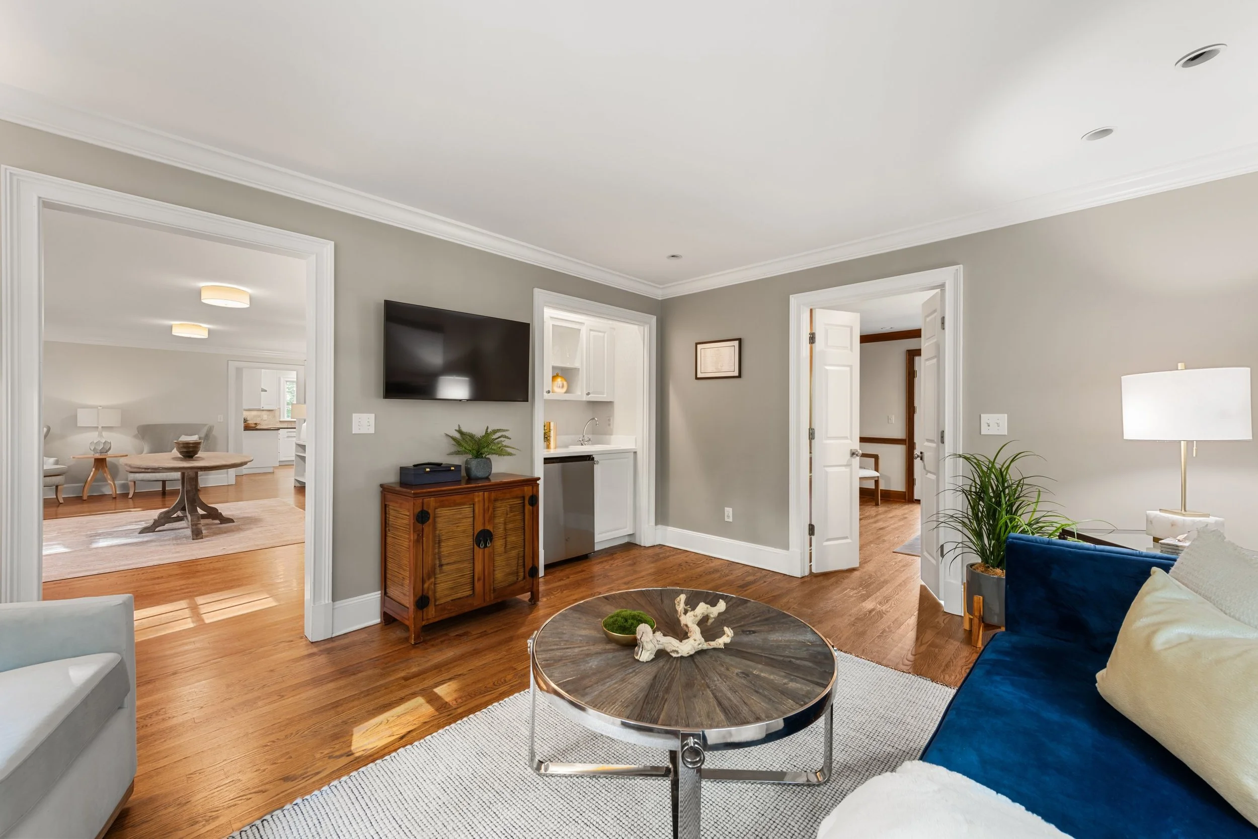 Living-room-wet-bar_026-304ChestnutHillRoad-Wilton-CT-06897-SMALL.jpg