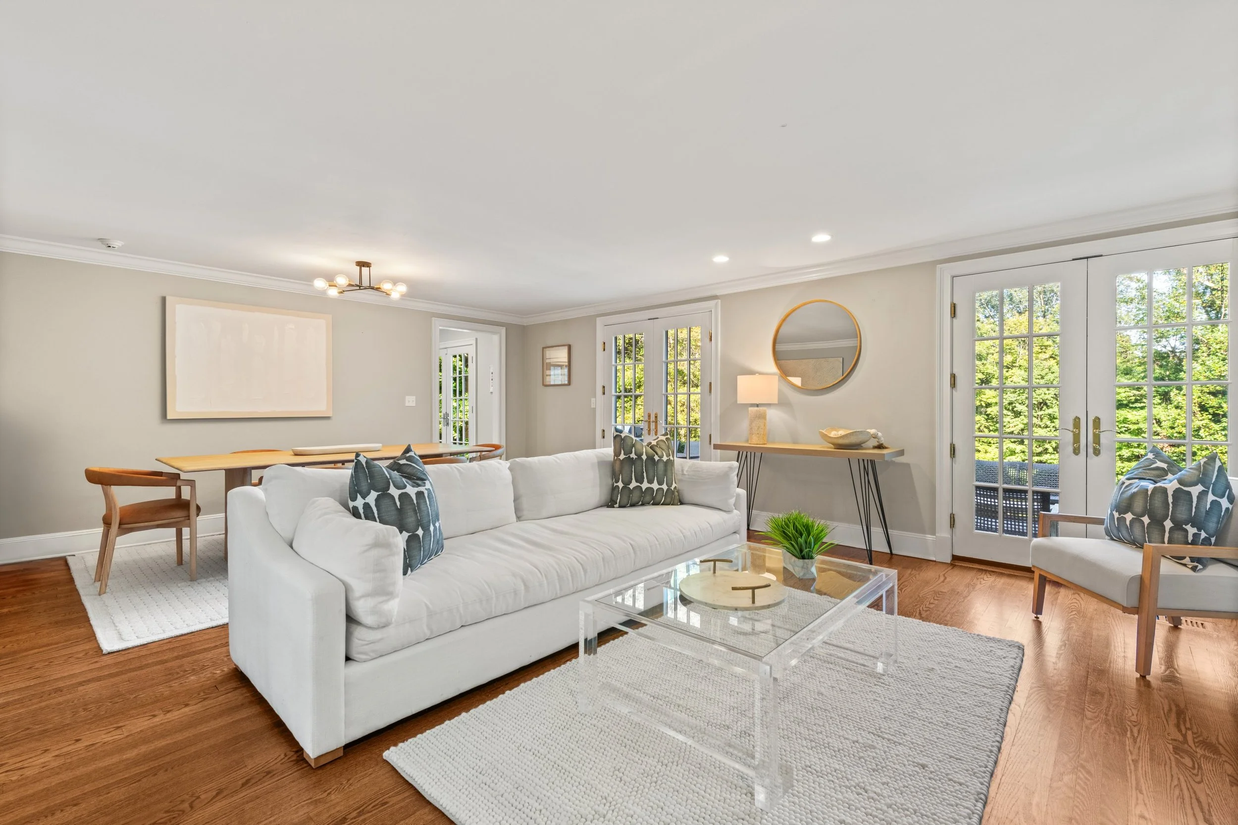 Family-room-open-concept_032-304ChestnutHillRoad-Wilton-CT-06897-SMALL.jpg