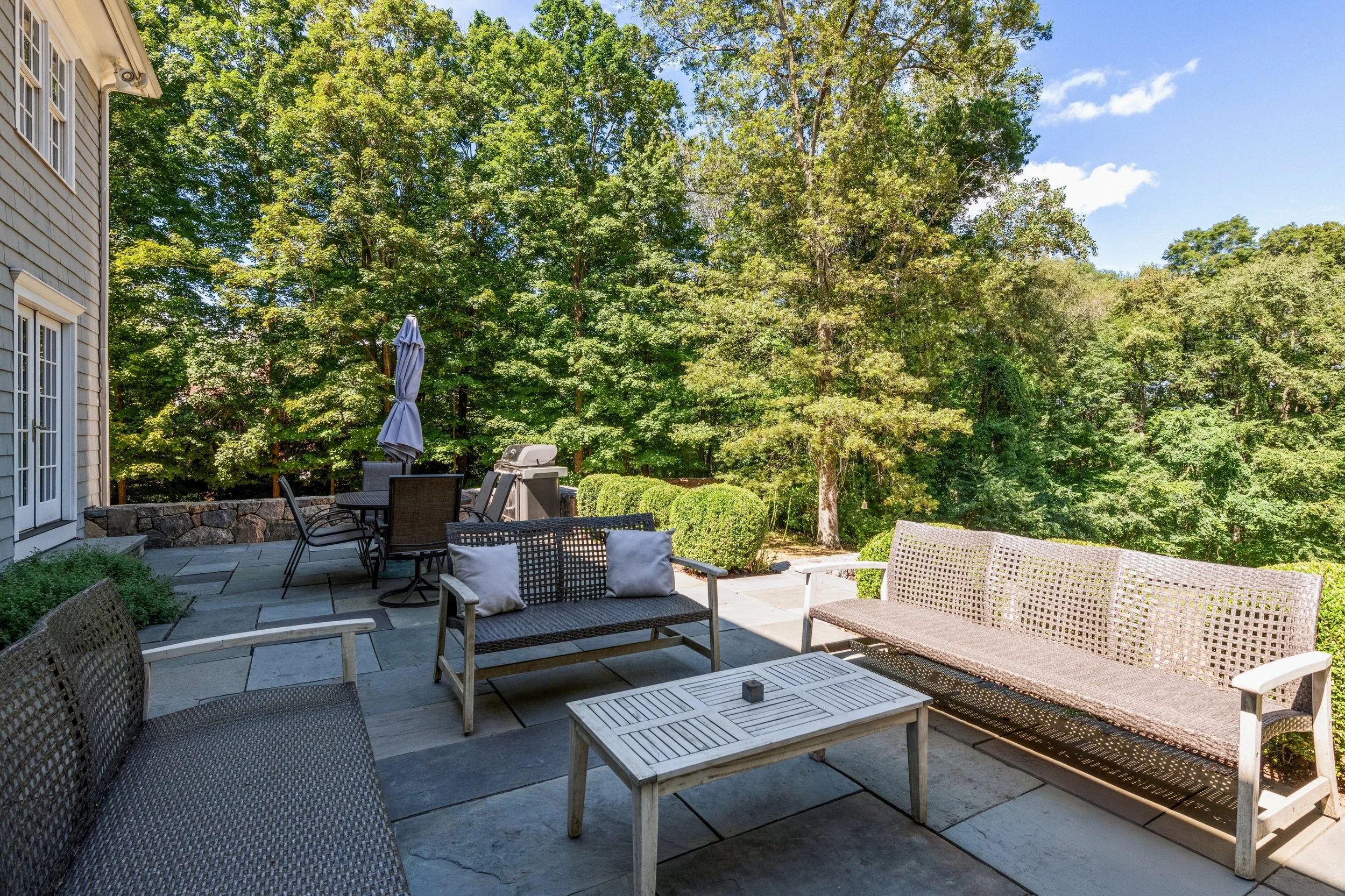 Back-patio_019-304ChestnutHillRoad-Wilton-CT-06897-SMALL.jpg