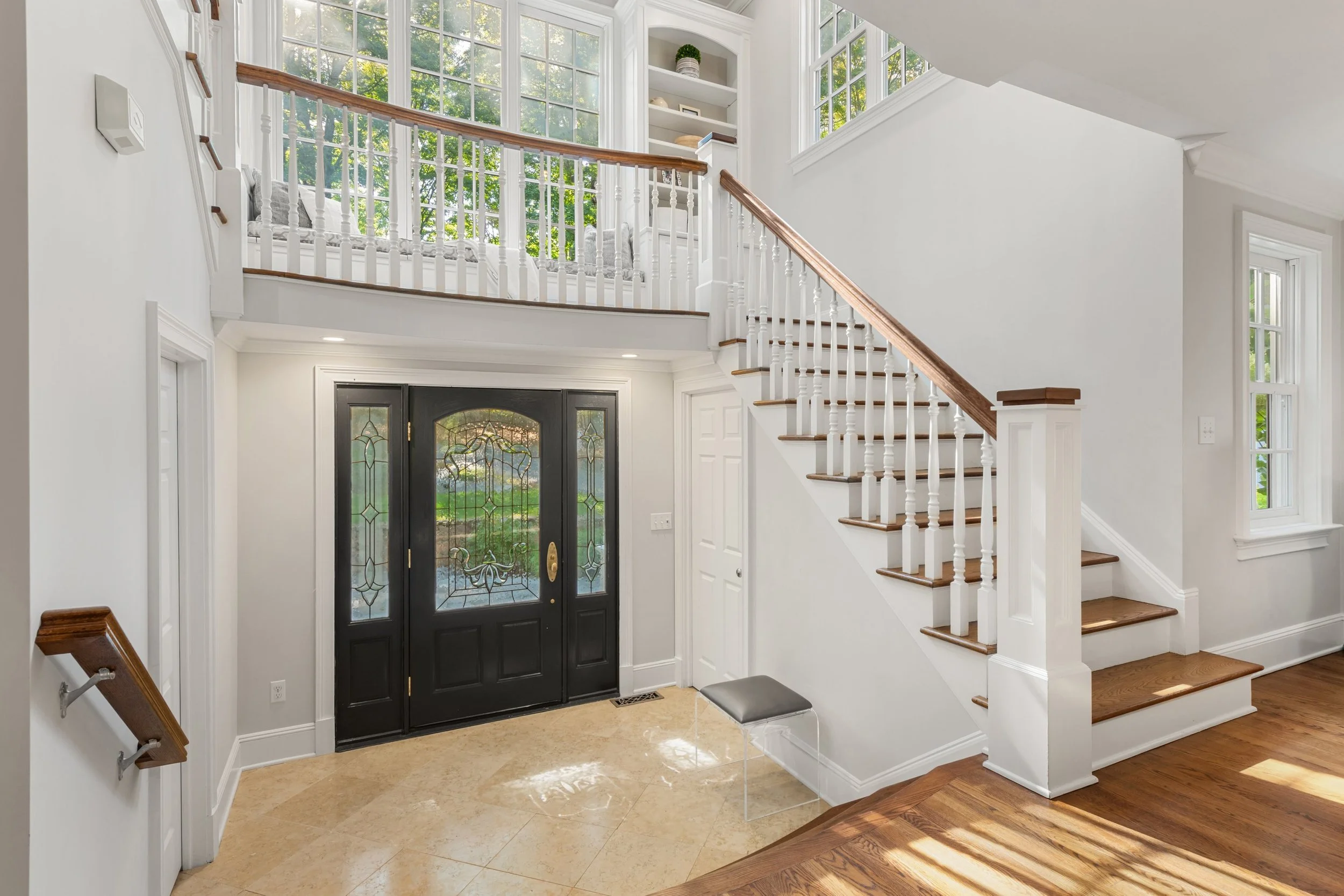 Front-entry_021-304ChestnutHillRoad-Wilton-CT-06897-SMALL.jpg