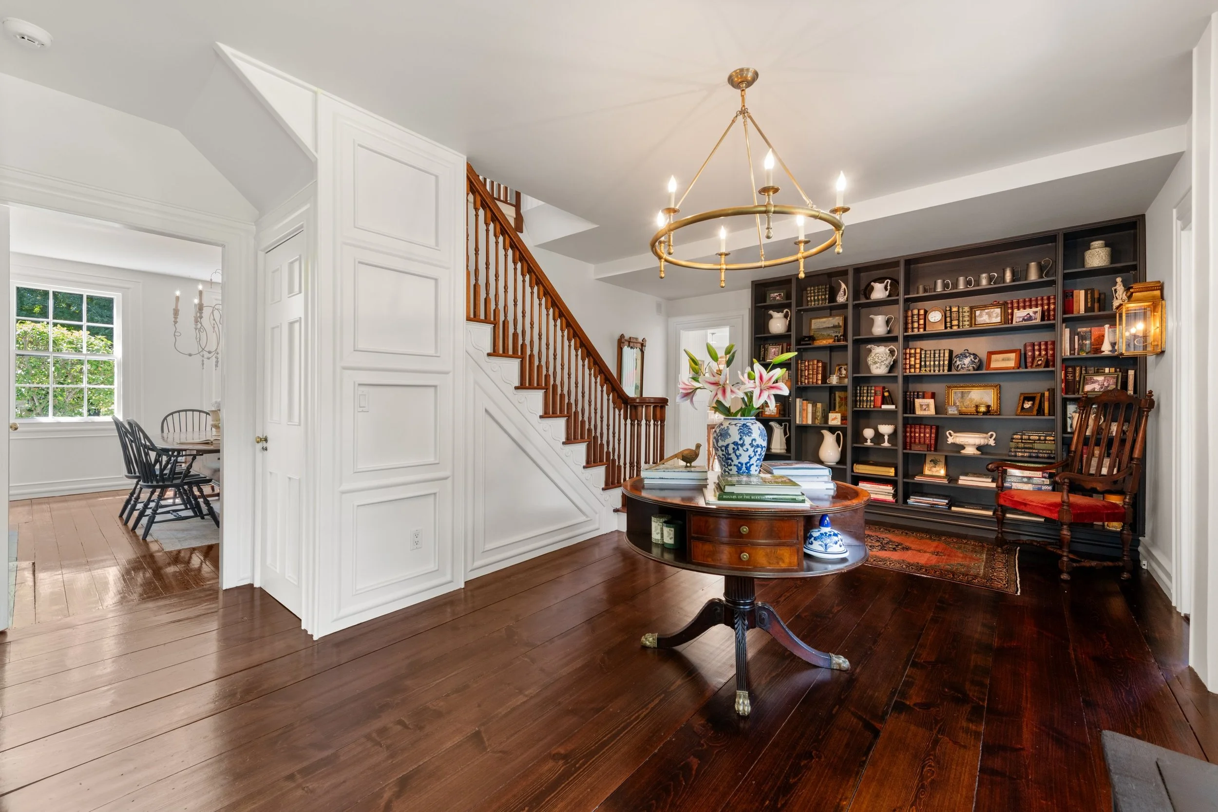 Foyer-library_062-365-Greens-Farms-Road-Westport-CT-06880.jpg