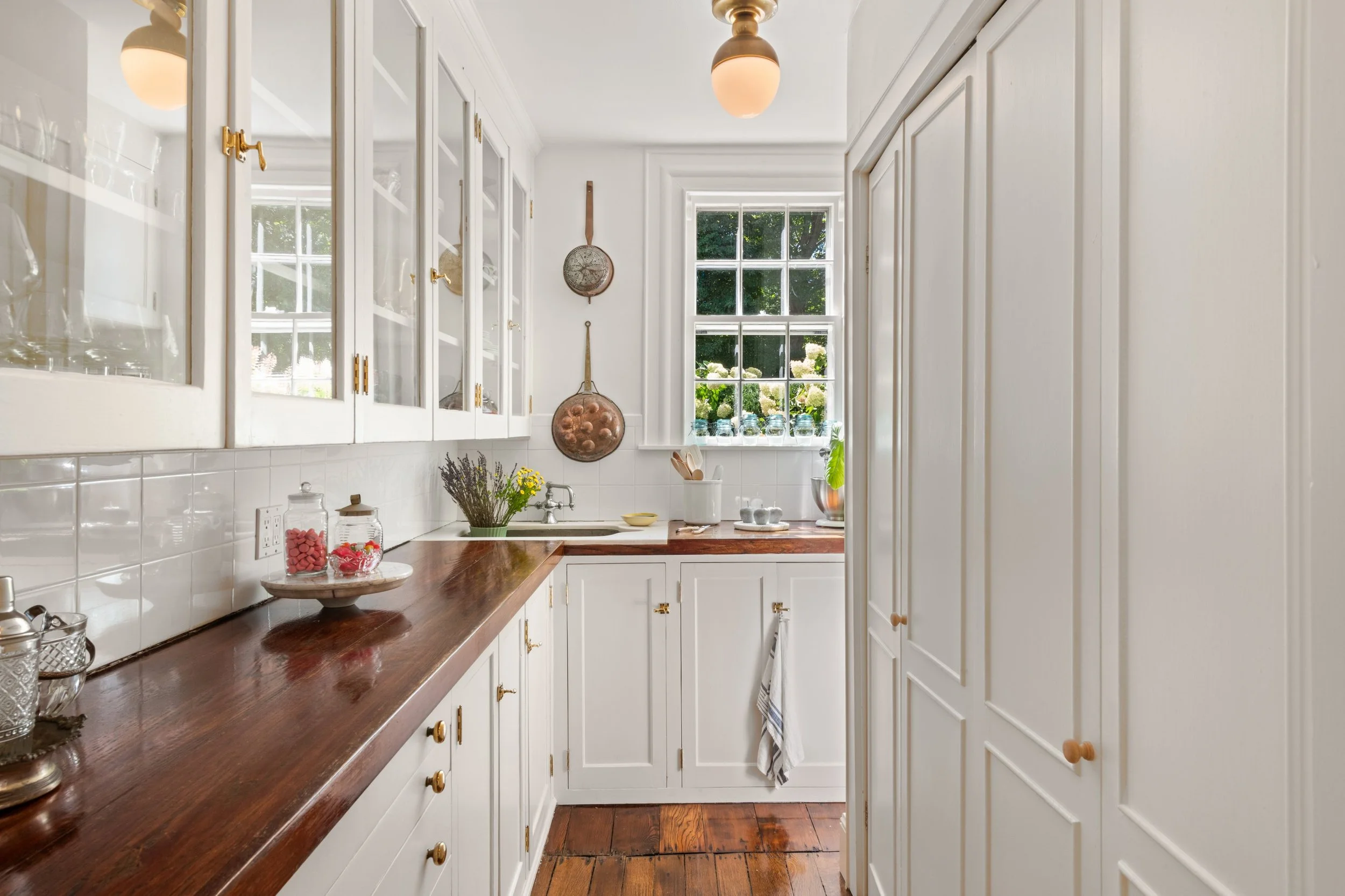 Butlers-pantry_077-365-Greens-Farms-Road-Westport-CT-06880.jpg