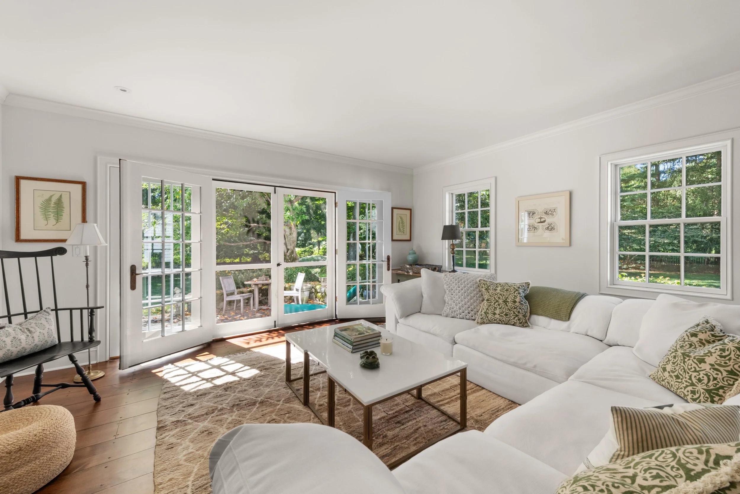 Family-room_086-365-Greens-Farms-Road-Westport-CT-06880.jpg