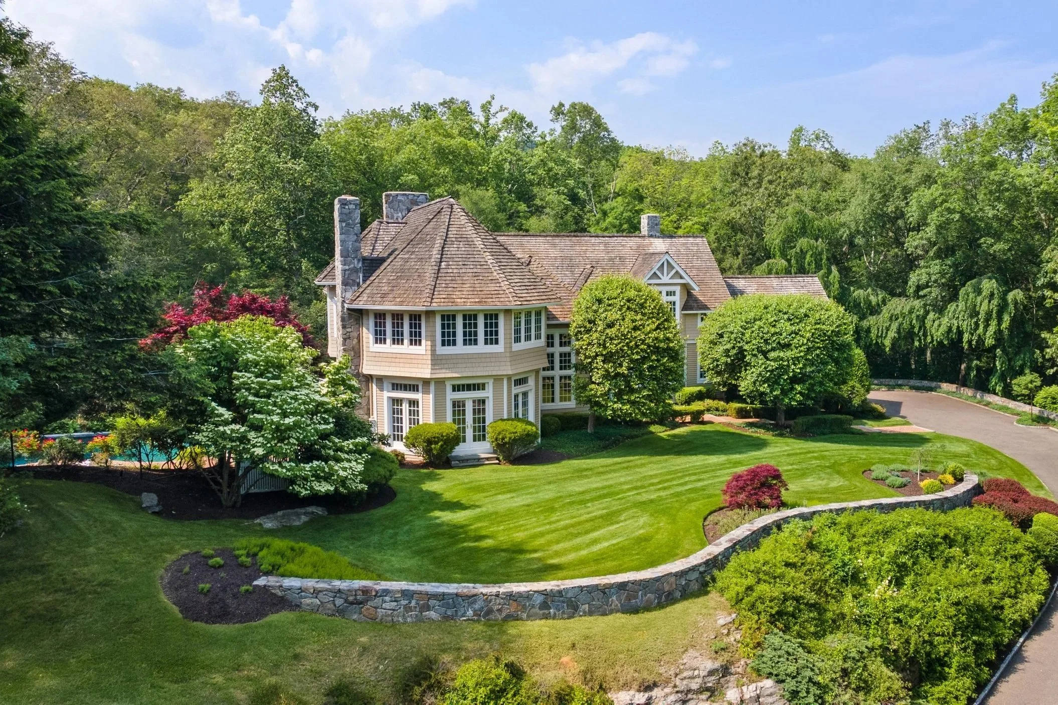 4 Hemlock Ridge, Weston
