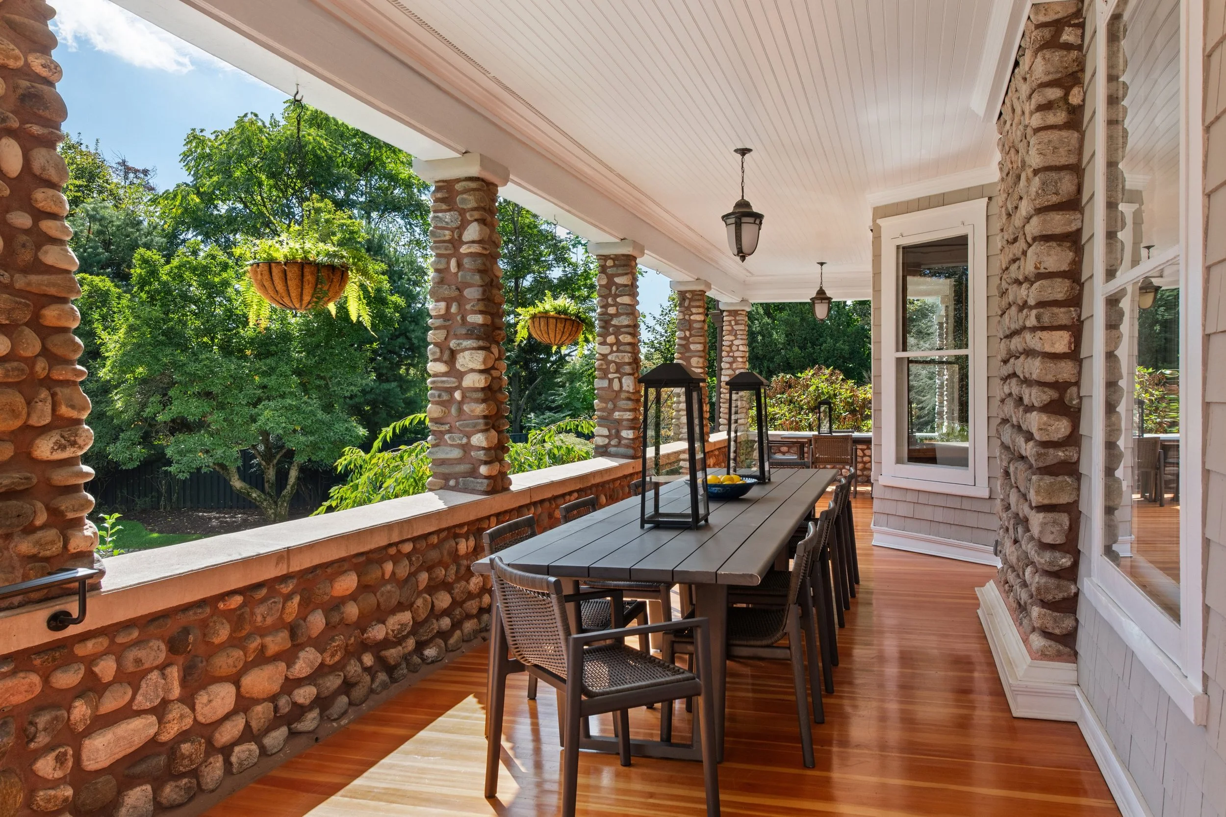 Porch-dining_007_249-greens-farms-road-westport-ct-06880.jpg