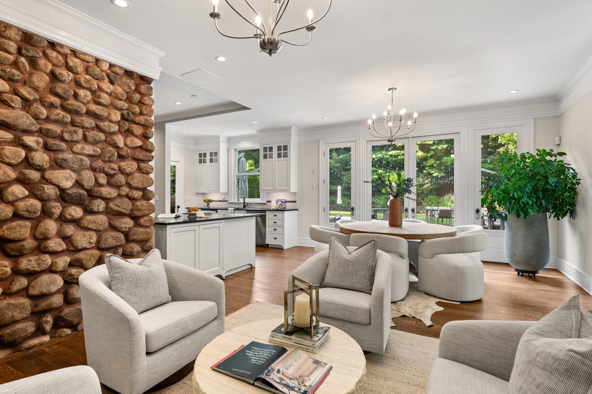 Kitchen-keeping-room-breakfast-nook_027_249-greens-farms-road-westport-ct-06880.jpg