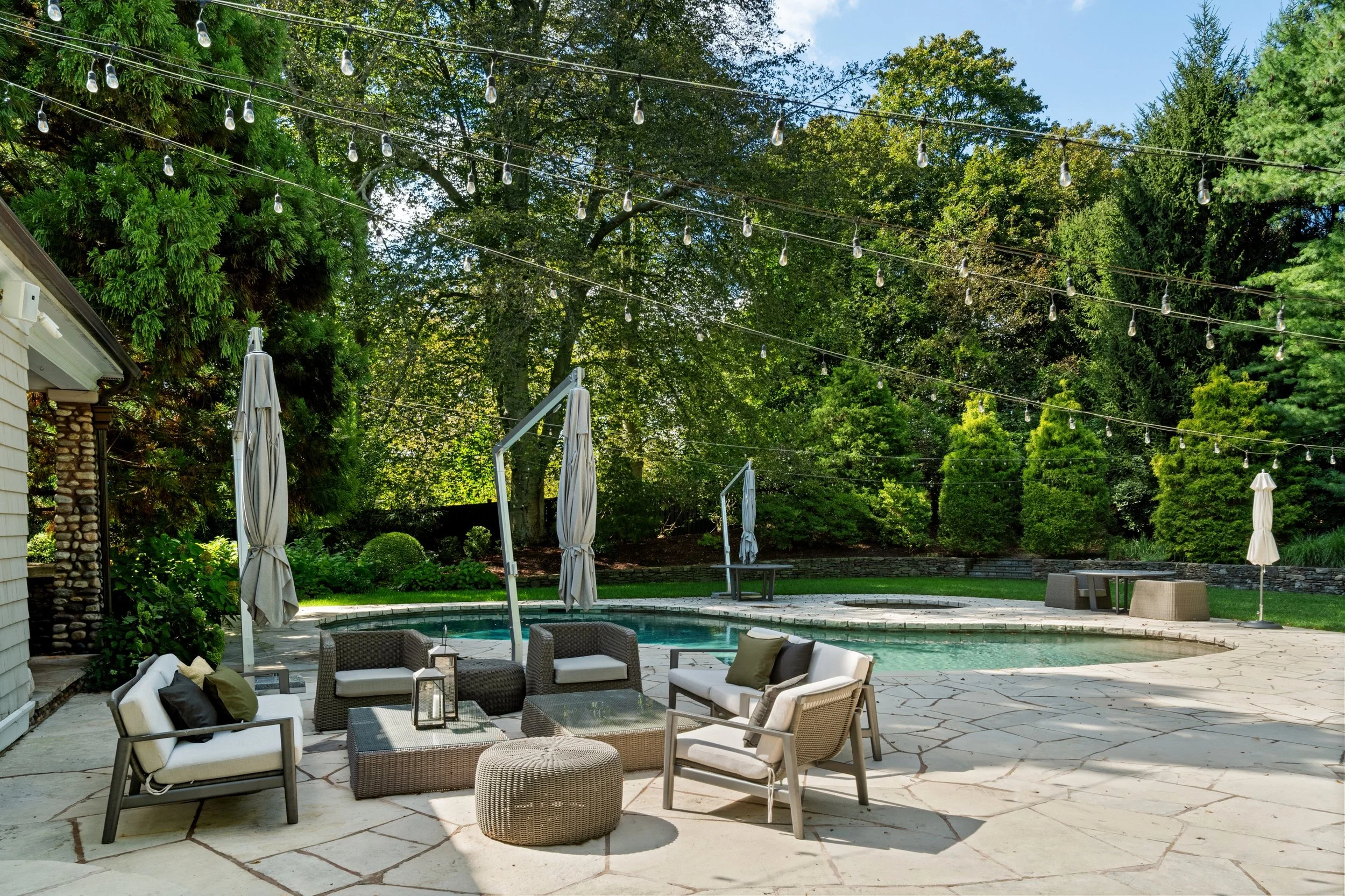 Poolside-seating_015_249-greens-farms-road-westport-ct-06880.jpg