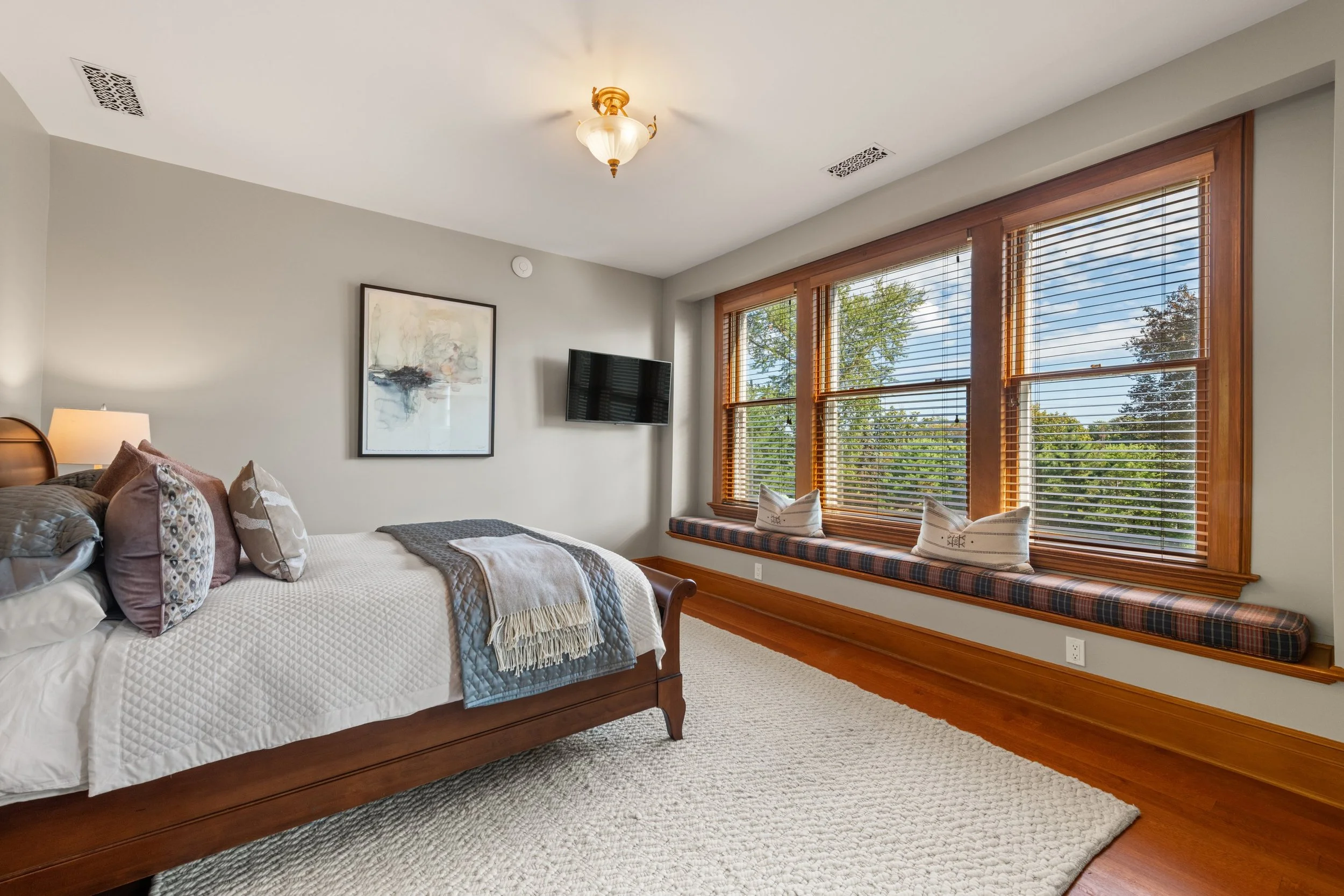 Ensuite-bedroom_042_249-greens-farms-road-westport-ct-06880.jpg