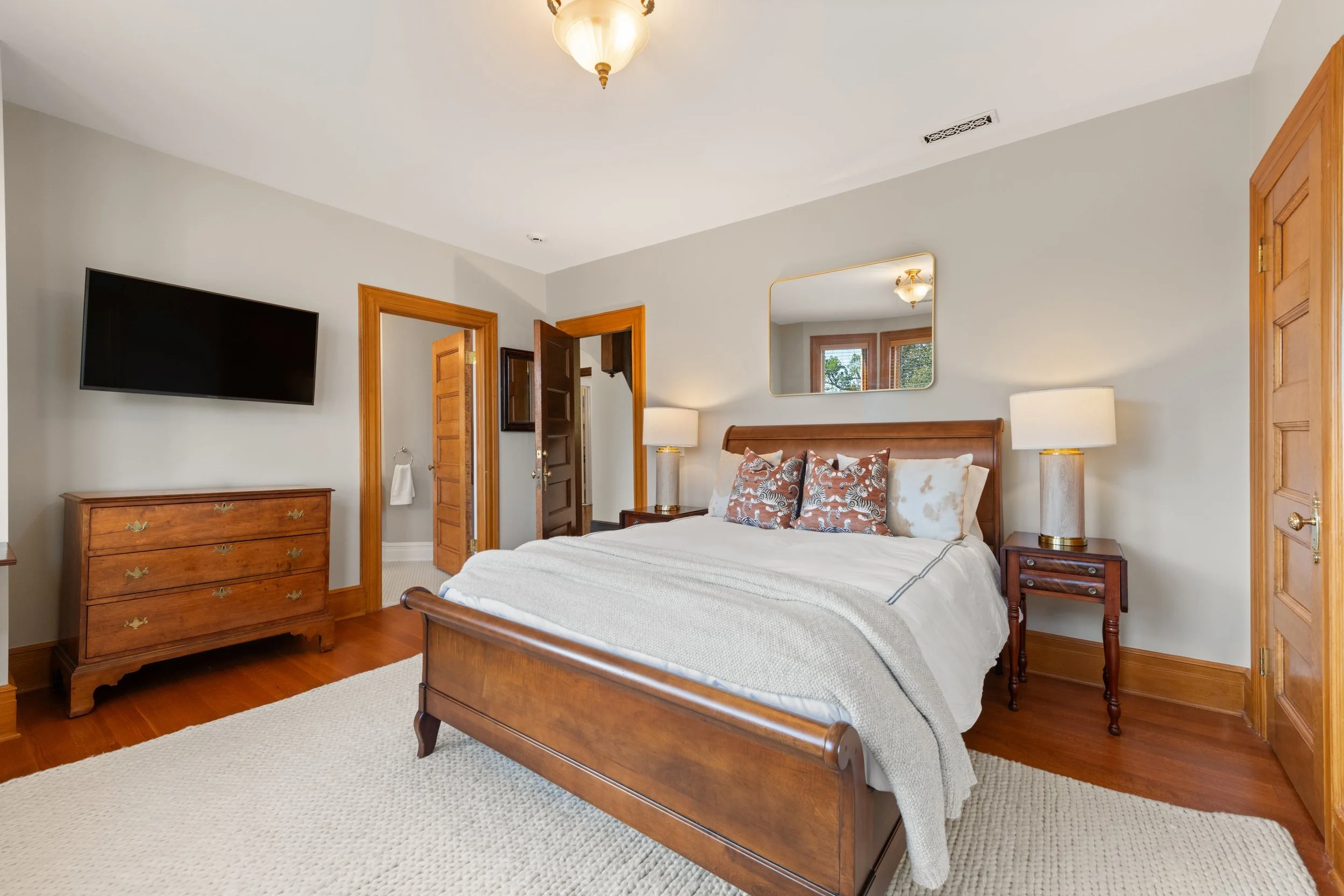 Ensuite-bedroom_044_249-greens-farms-road-westport-ct-06880.jpg