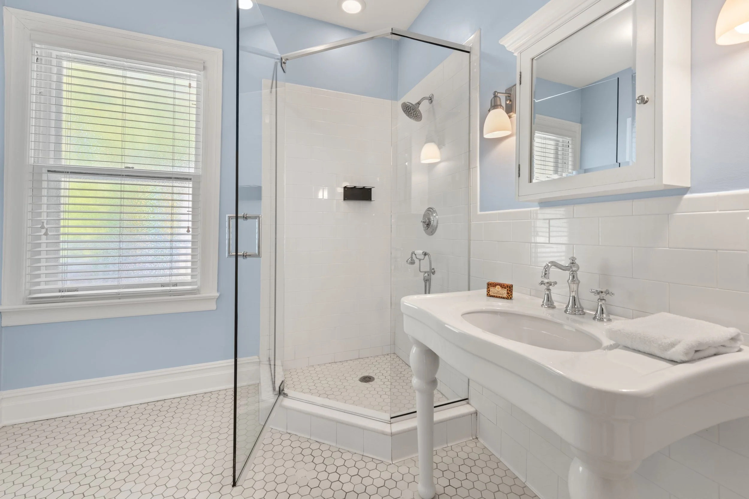 Single-bedroom-Bath_052_249-greens-farms-road-westport-ct-06880.jpg