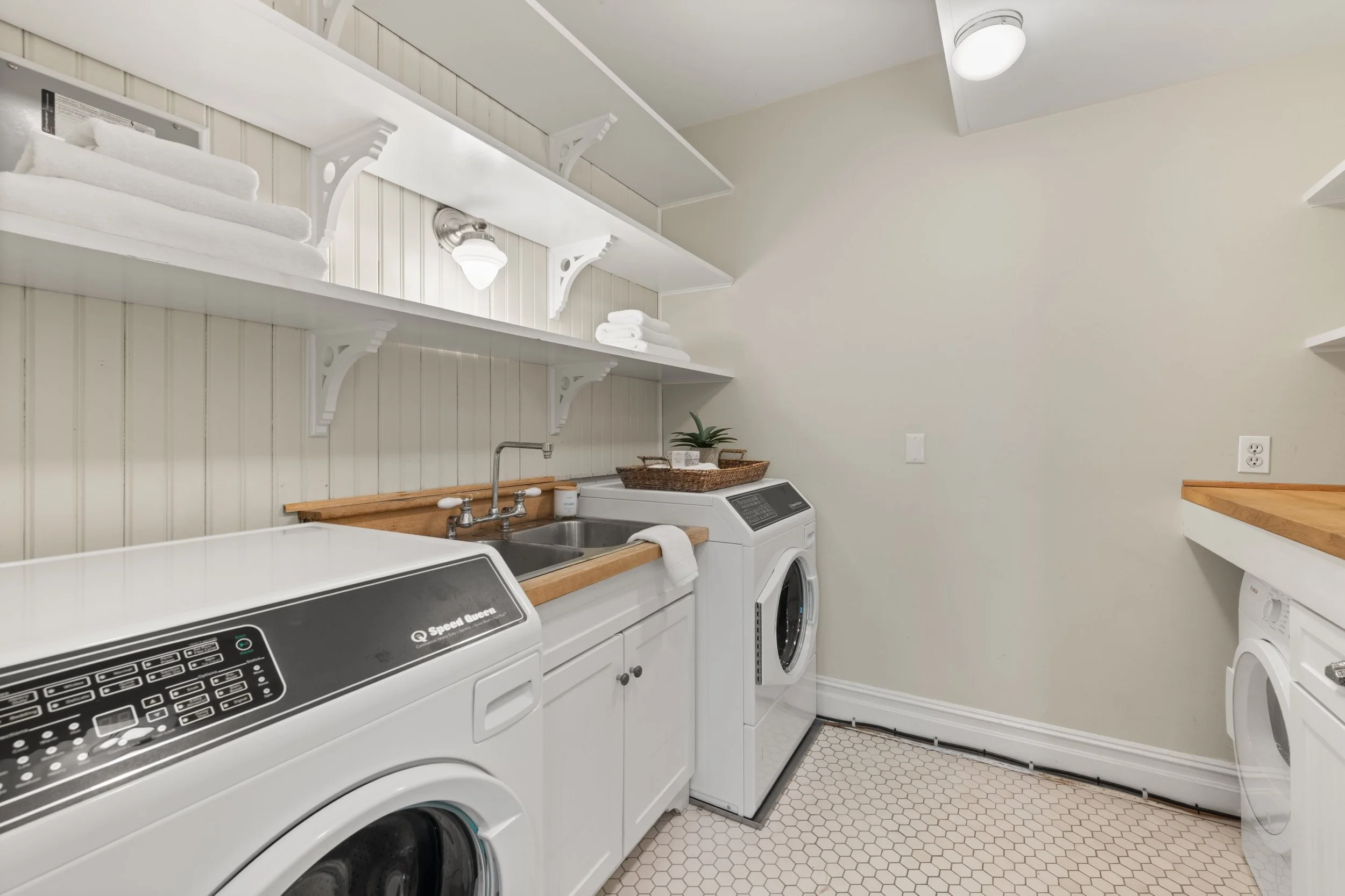 Laundry-room_050_249-greens-farms-road-westport-ct-06880.jpg