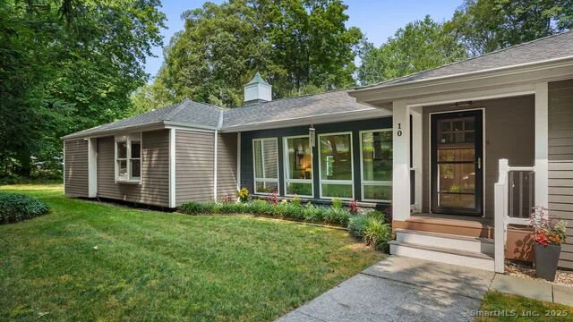10 Comstock Hill Ave, Norwalk