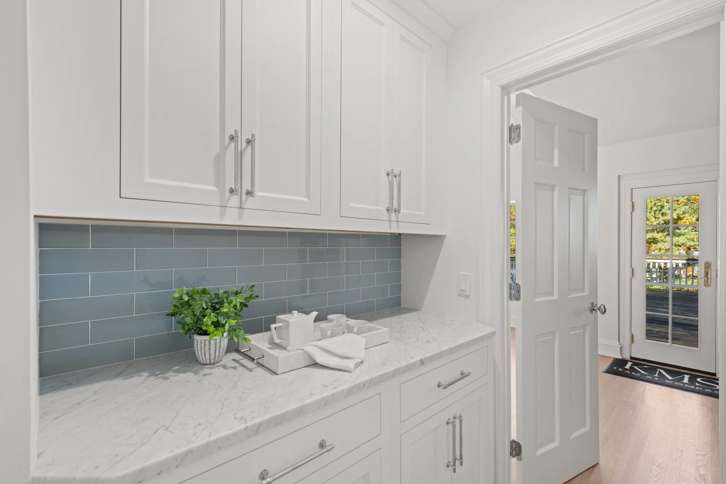 Butler's-pantry_026-3MayflowerLane-Weston-CT-06883-SMALL.jpg