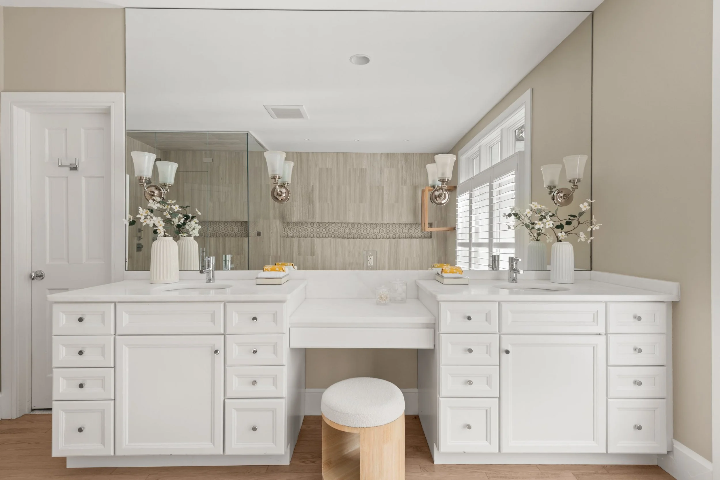 Primary-bath_051-3MayflowerLane-Weston-CT-06883-SMALL.jpg