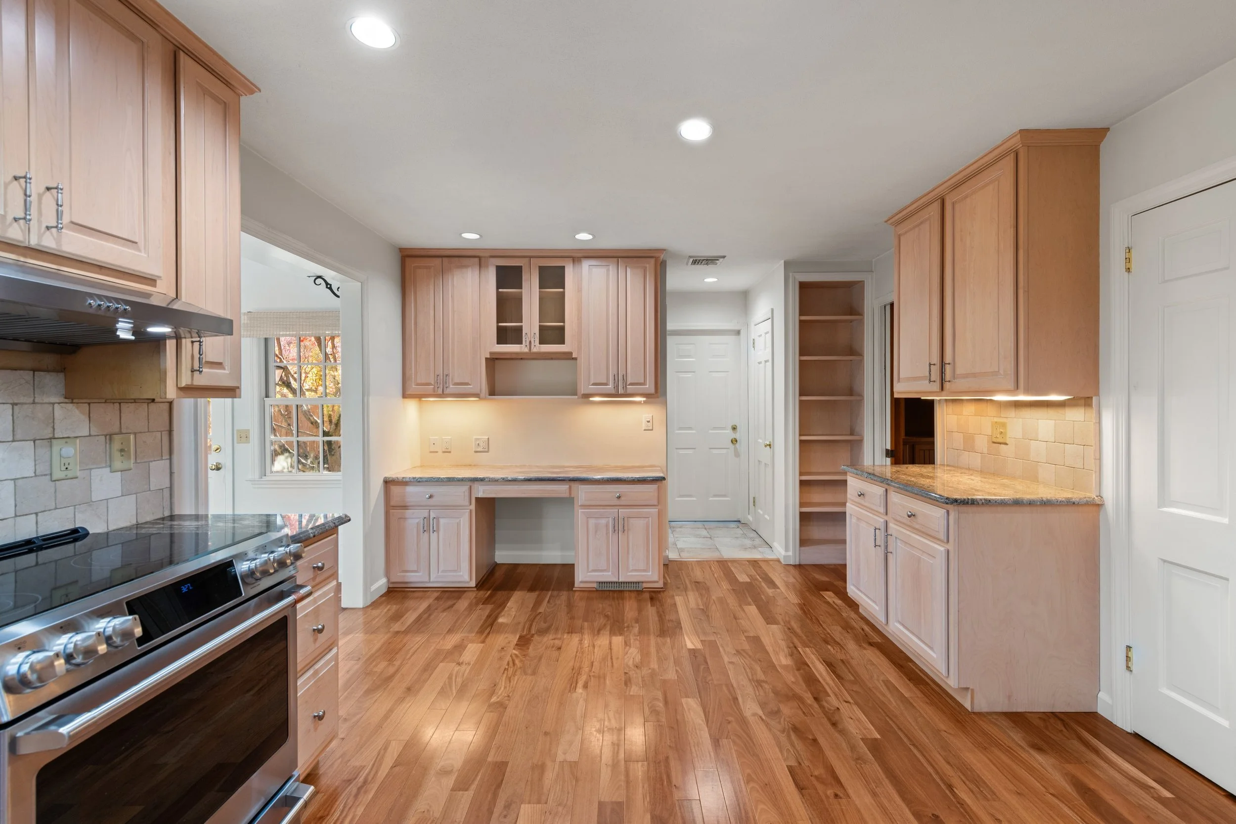 Kitchen-workspaces_026-56-Drake-Lane-Fairfield-CT-06824.jpg